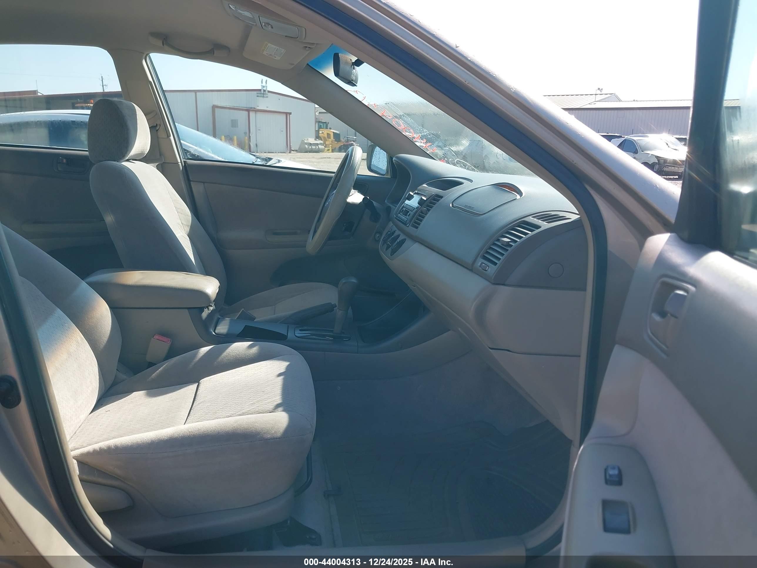 TOYOTA CAMRY image 5
