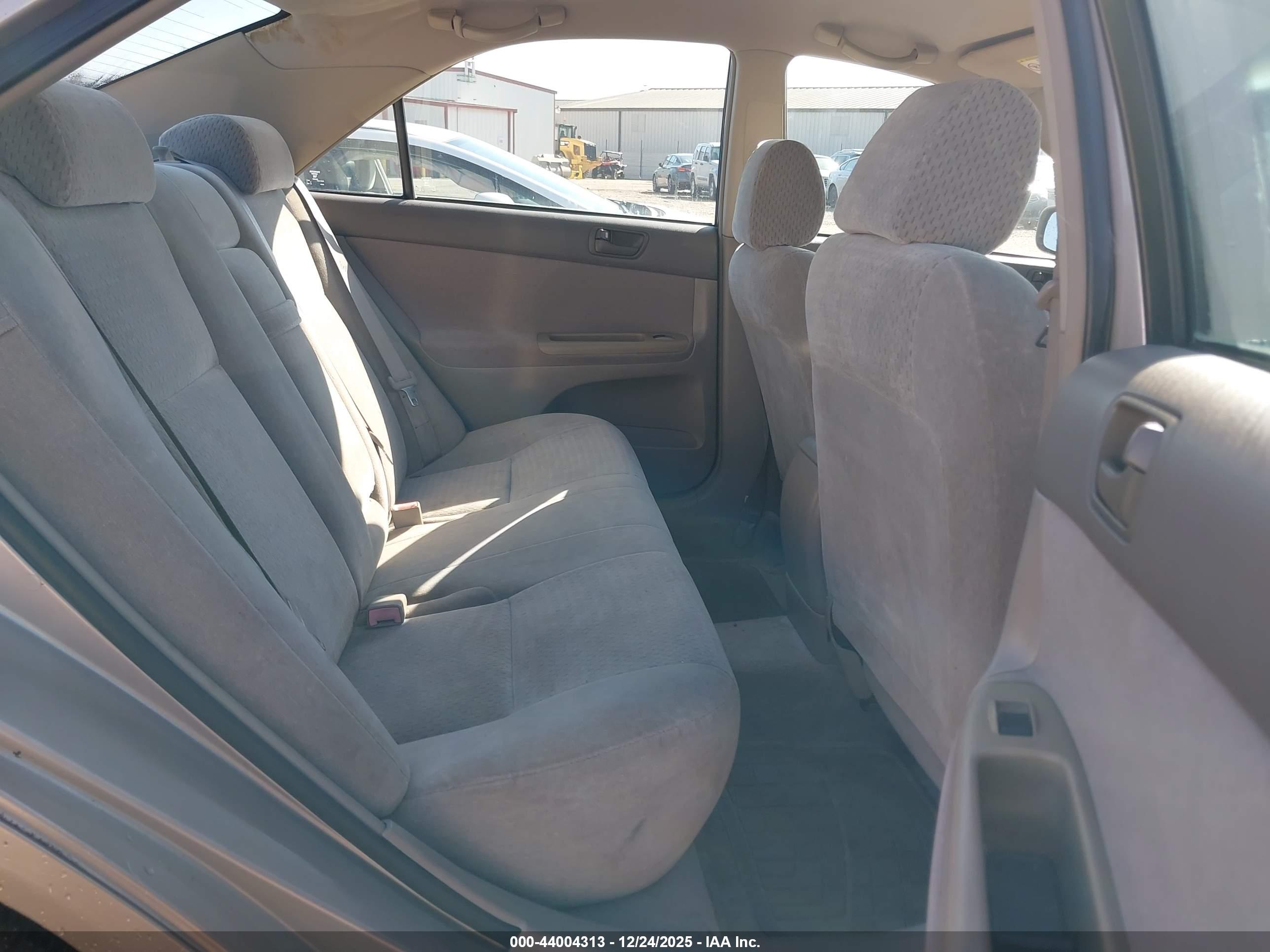 TOYOTA CAMRY image 8