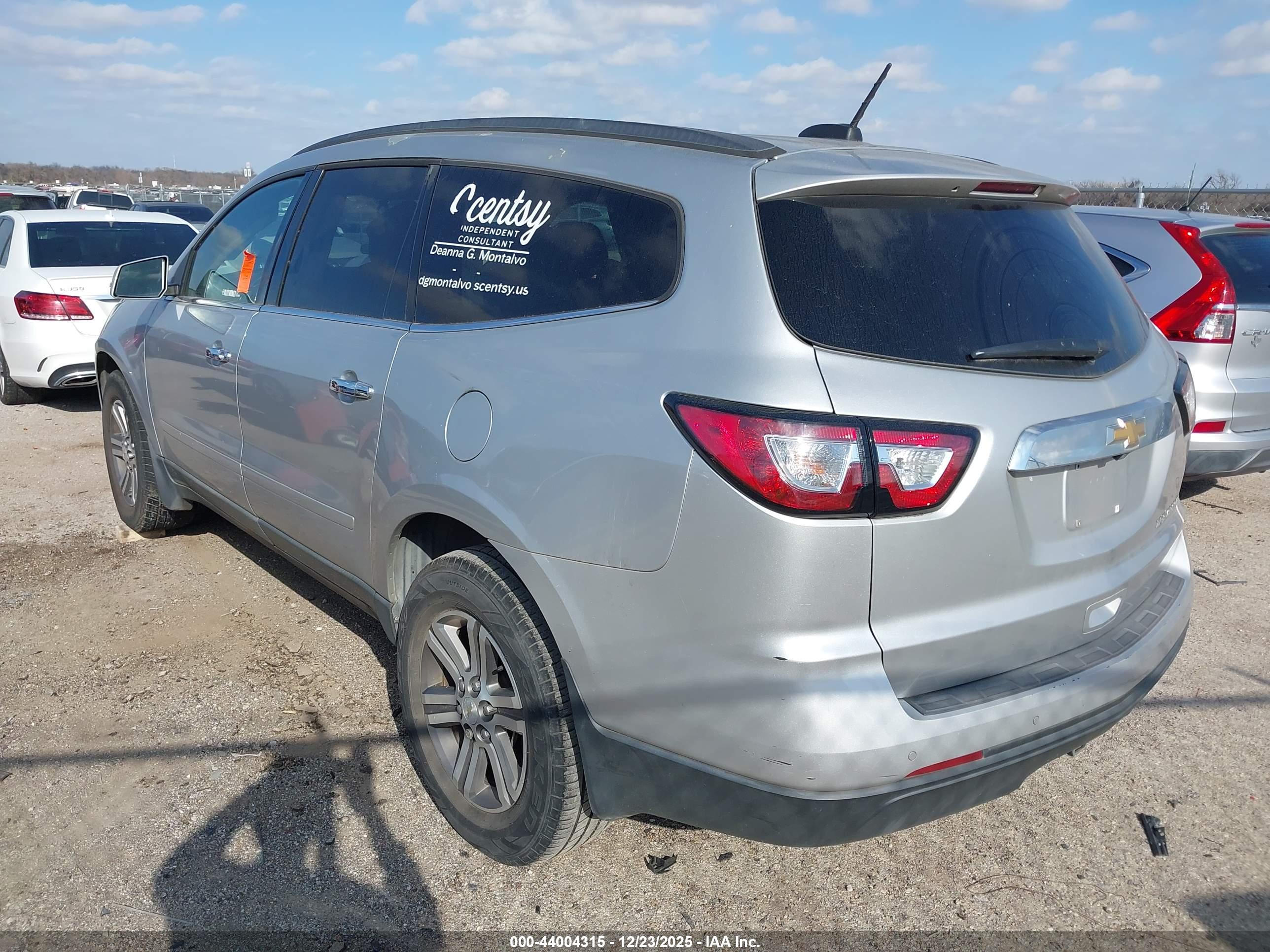 CHEVROLET TRAVERSE image 3