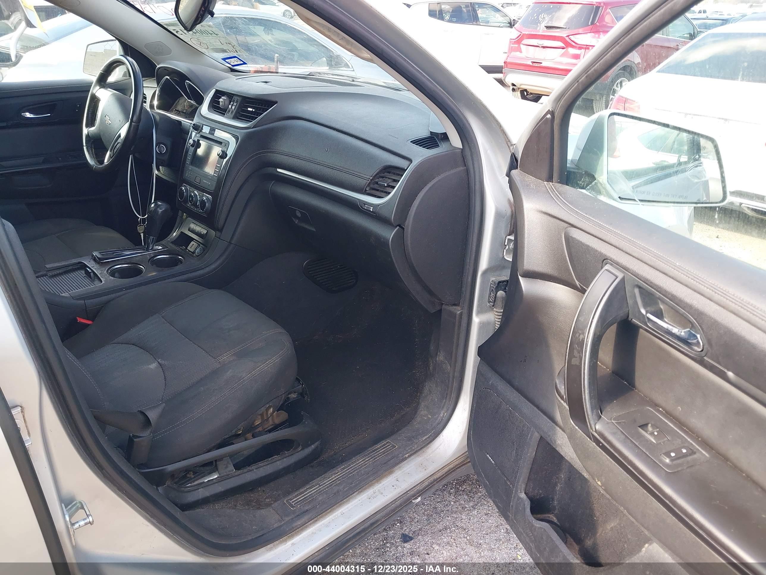 CHEVROLET TRAVERSE image 5