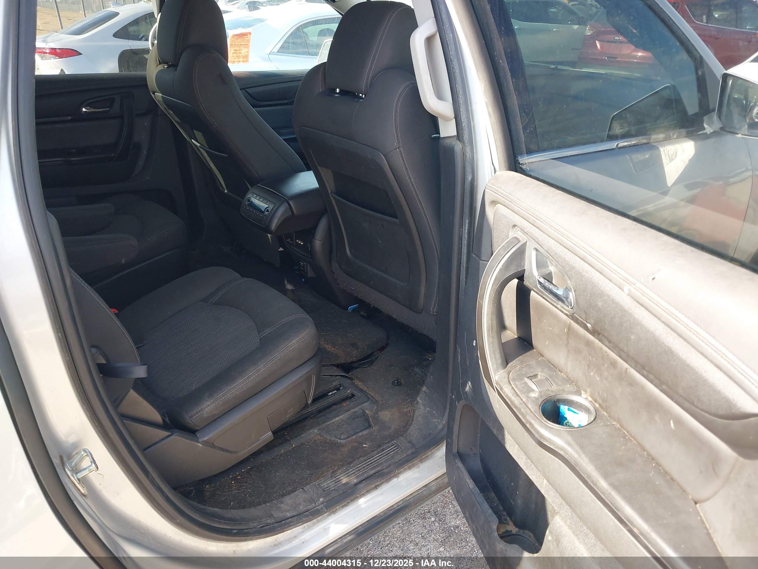 CHEVROLET TRAVERSE image 8