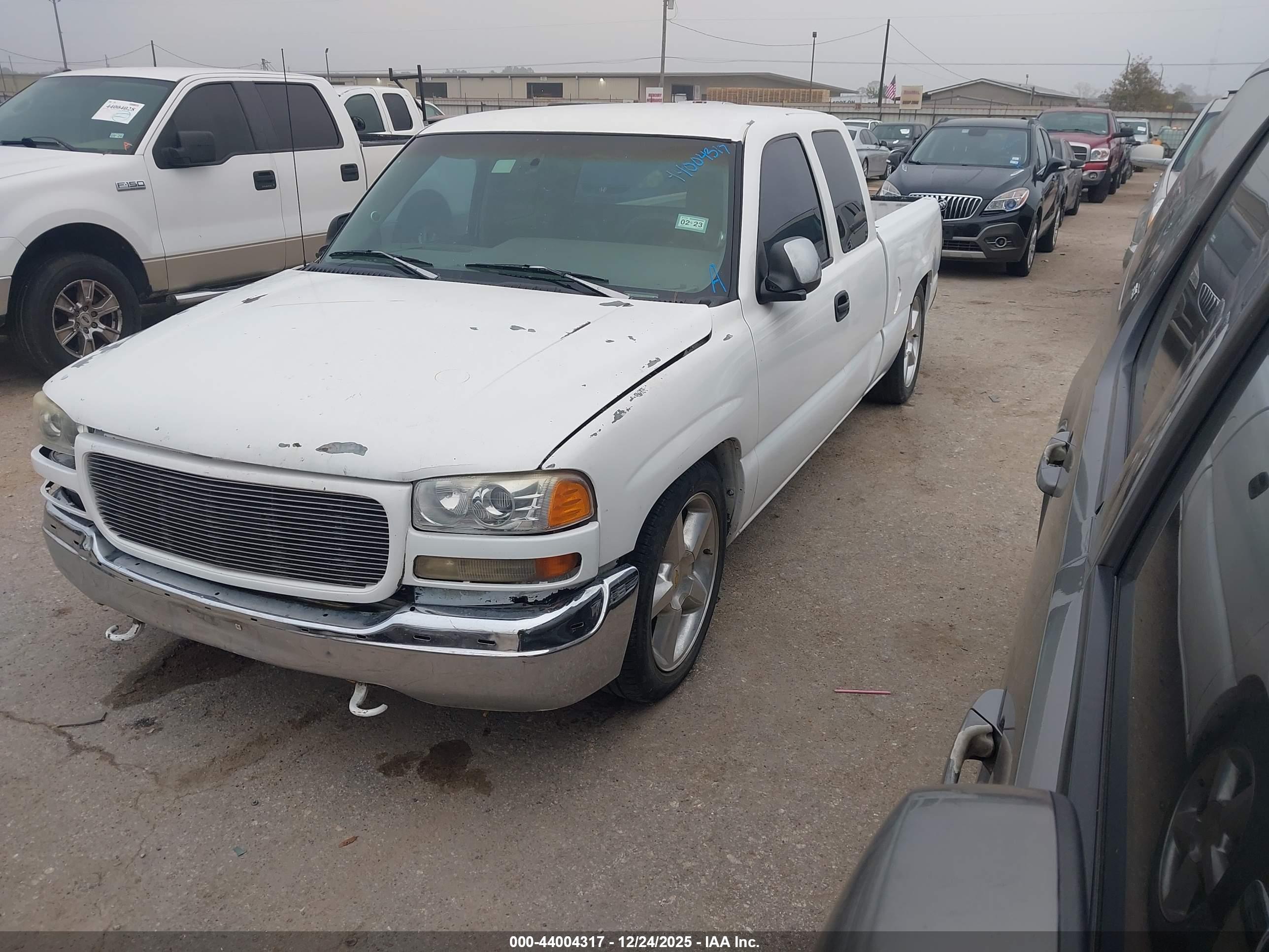 GMC SIERRA image 2