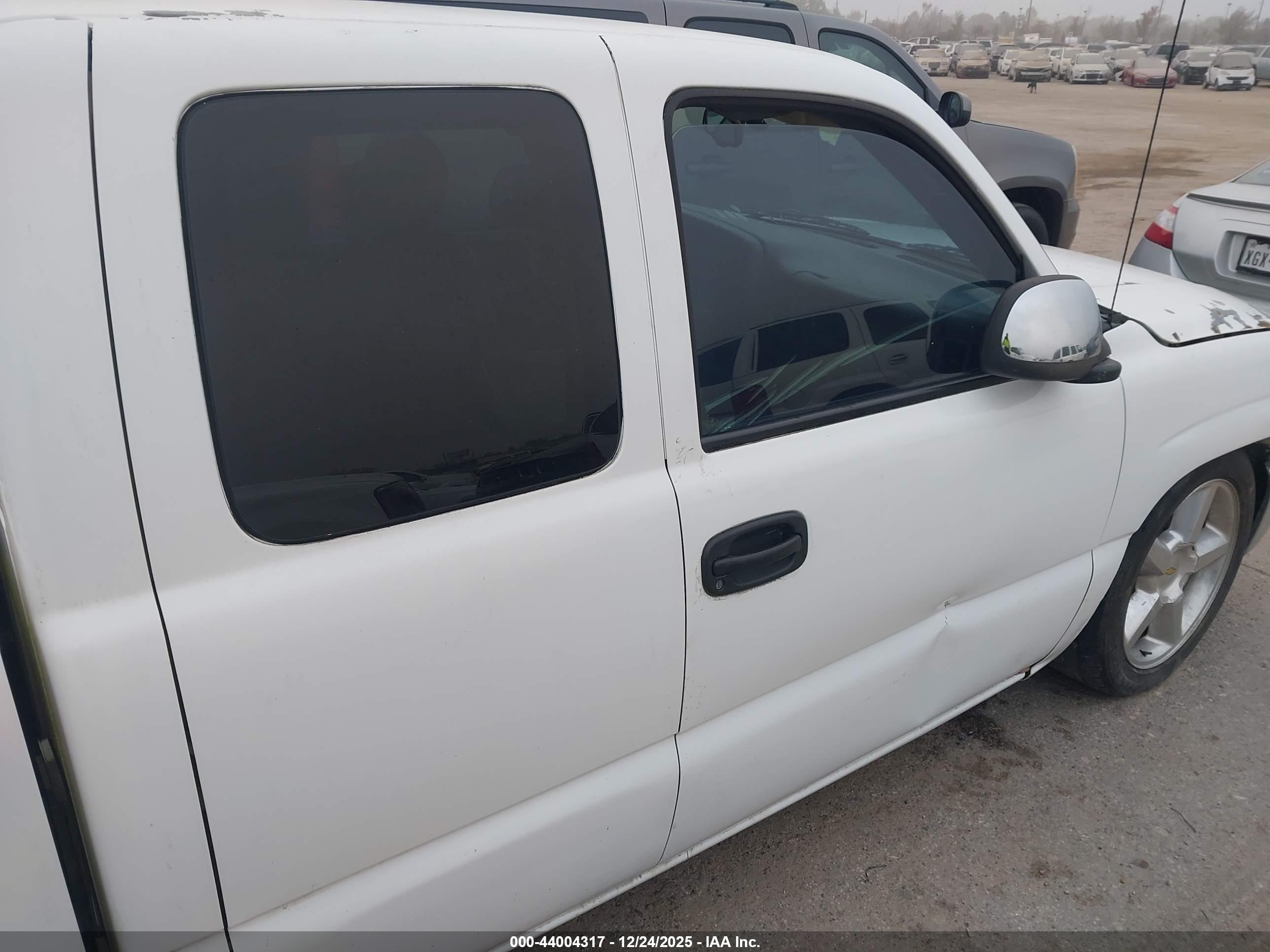 GMC SIERRA image 6