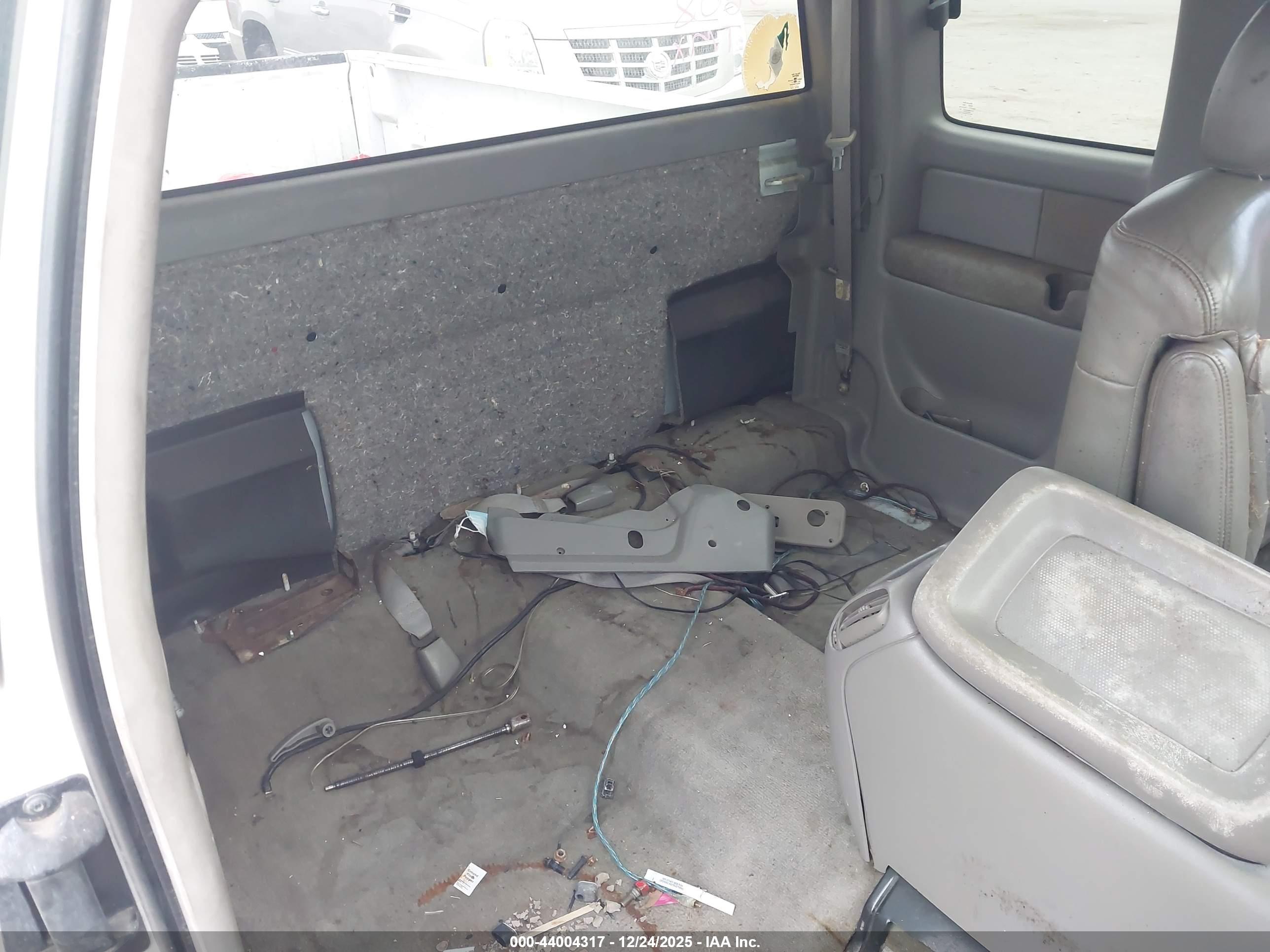 GMC SIERRA image 8