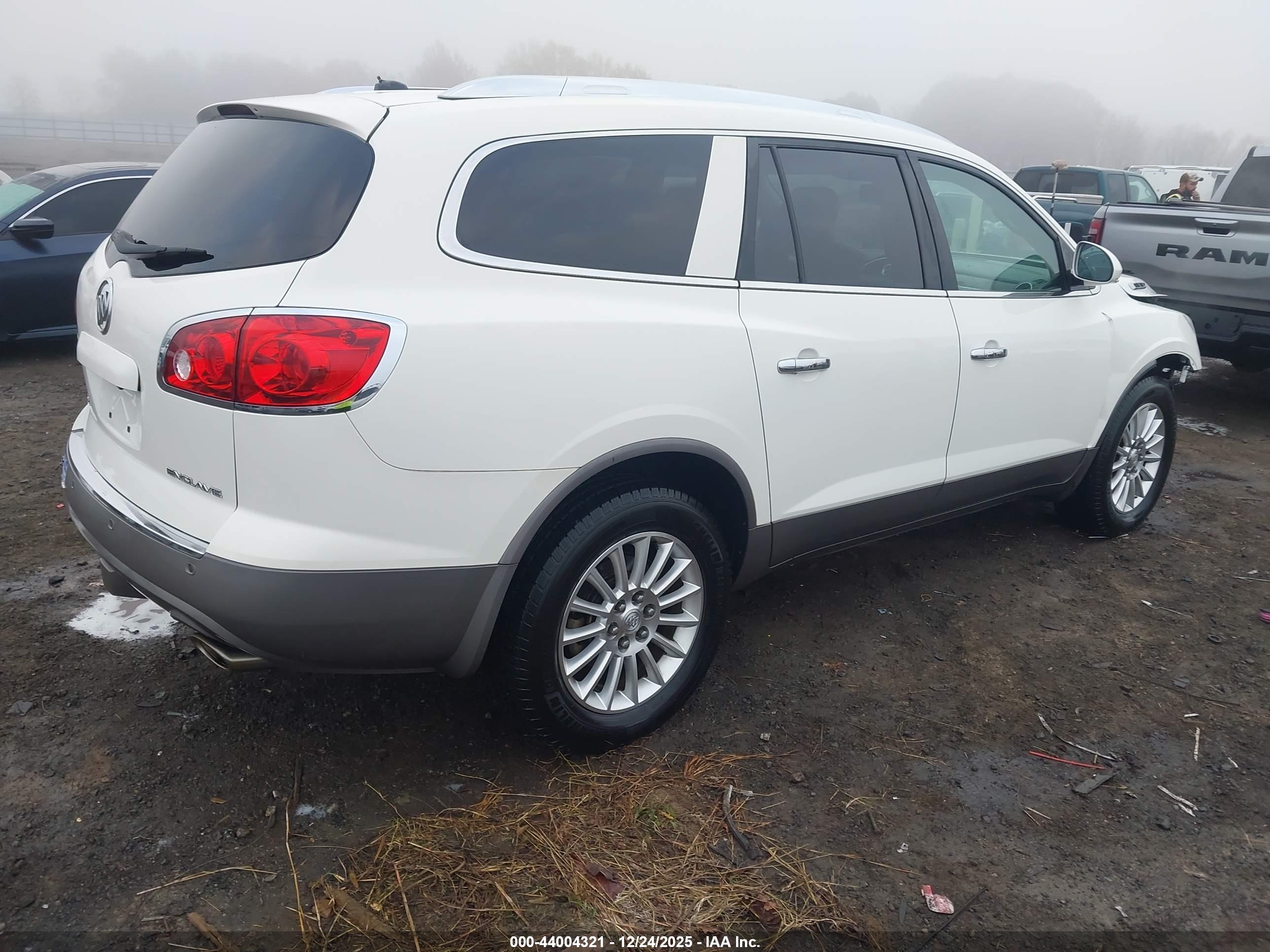 BUICK ENCLAVE image 4