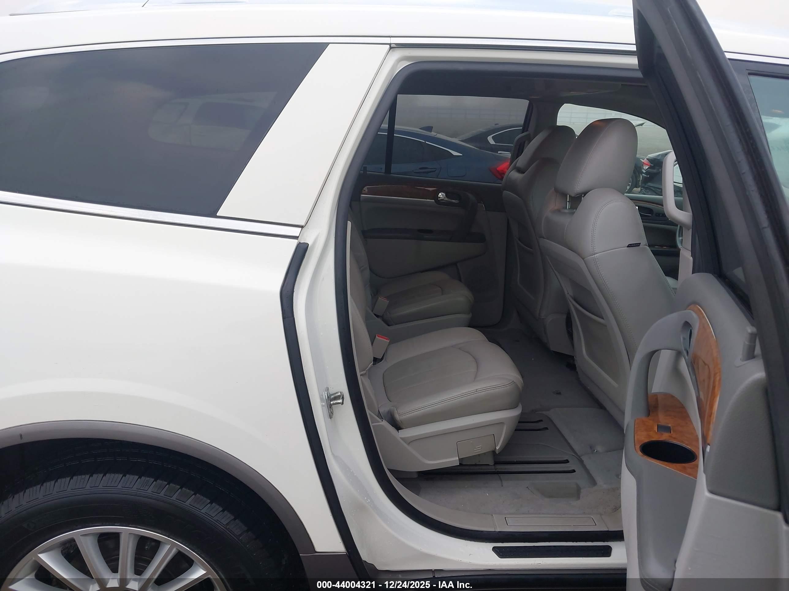 BUICK ENCLAVE image 8