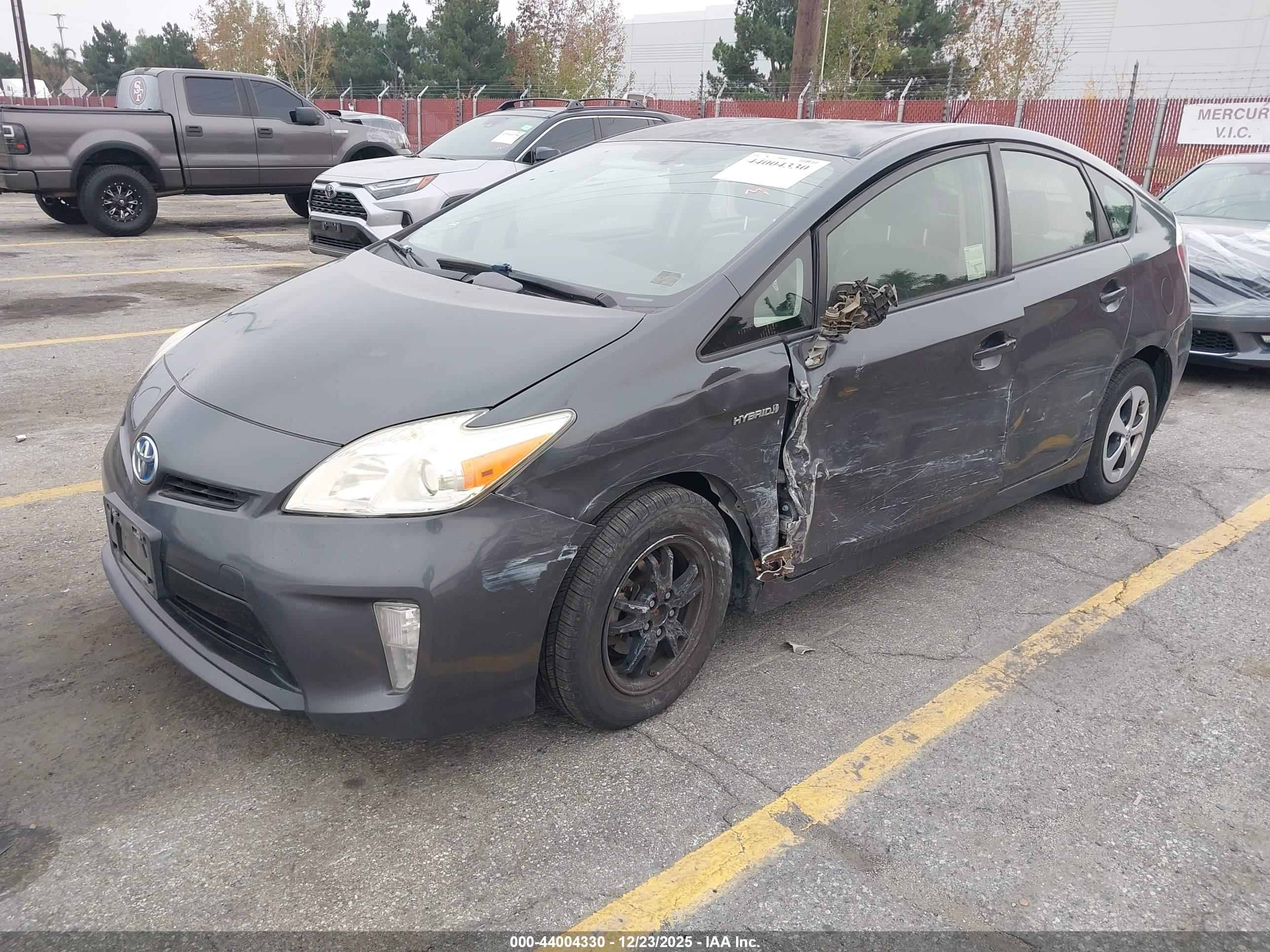 TOYOTA PRIUS image 2
