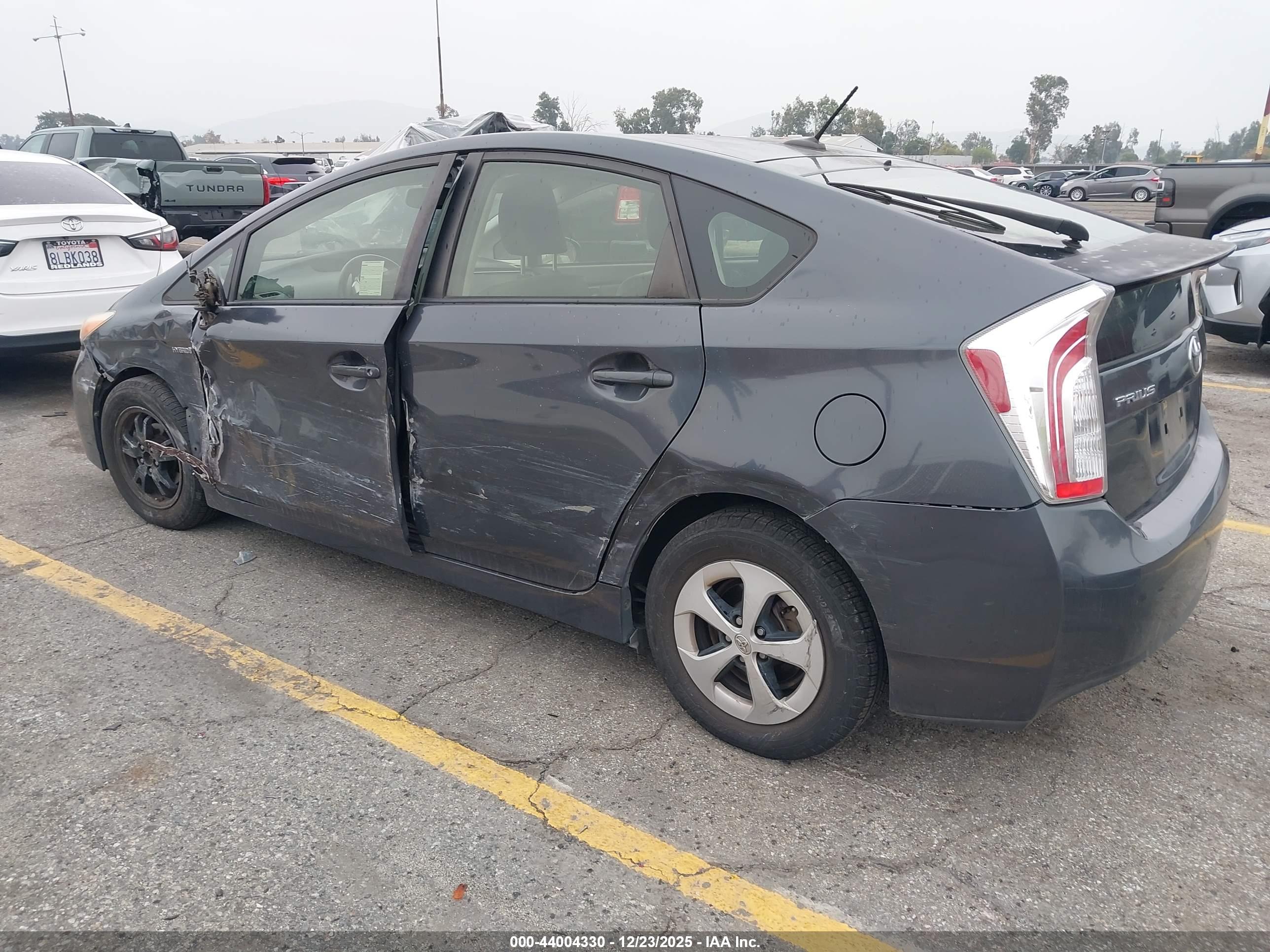 TOYOTA PRIUS image 3