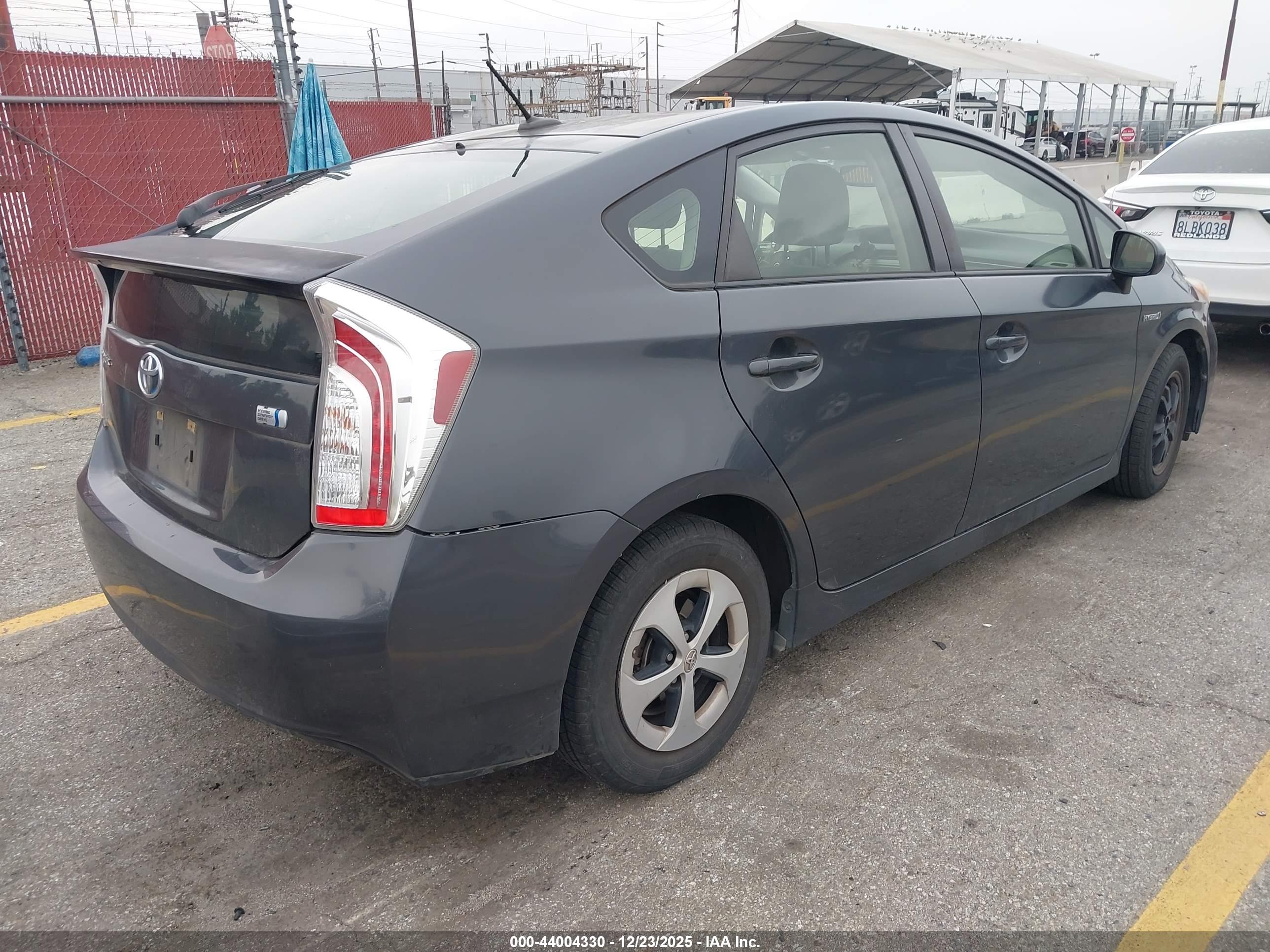 TOYOTA PRIUS image 4
