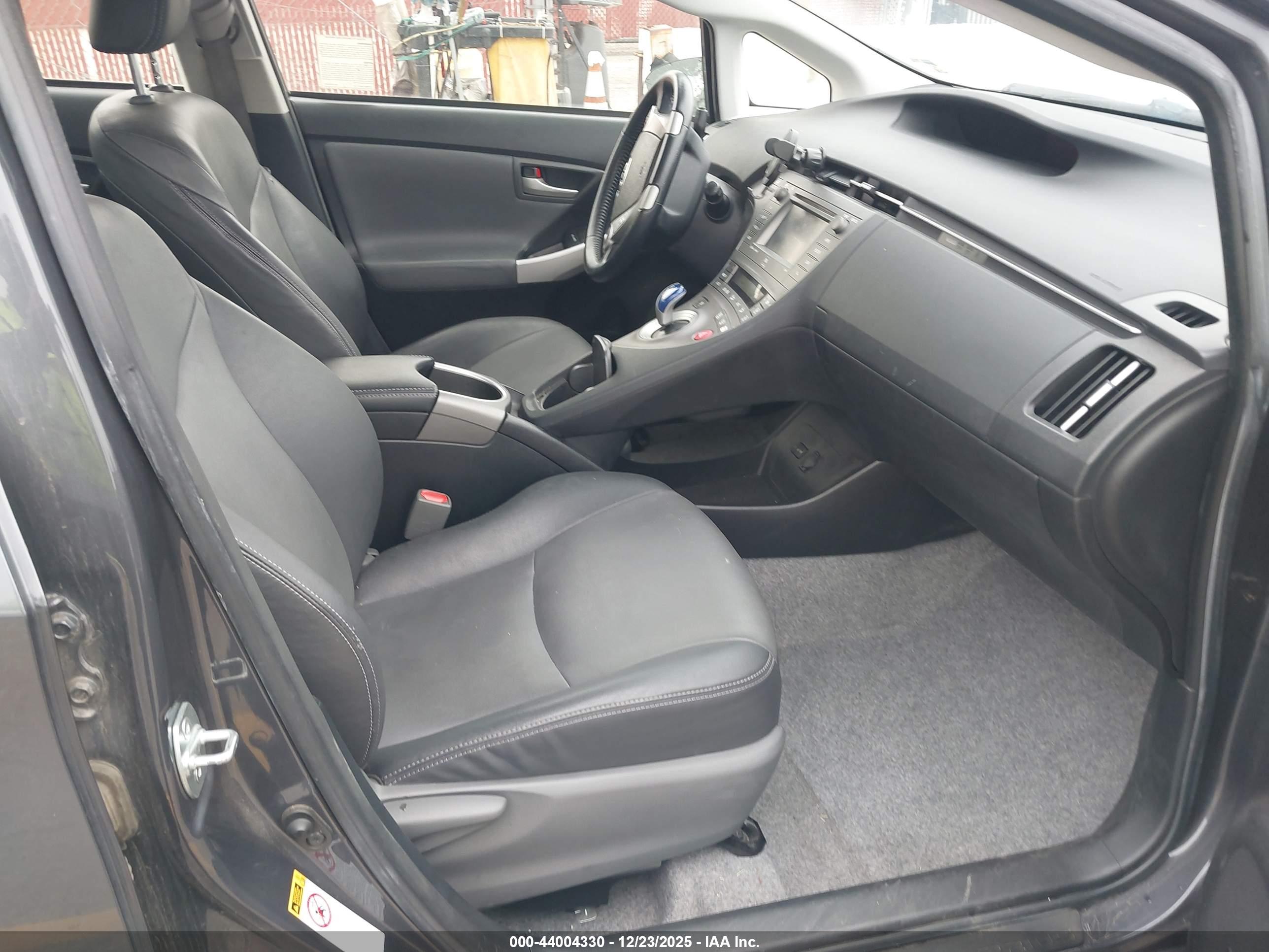 TOYOTA PRIUS image 5
