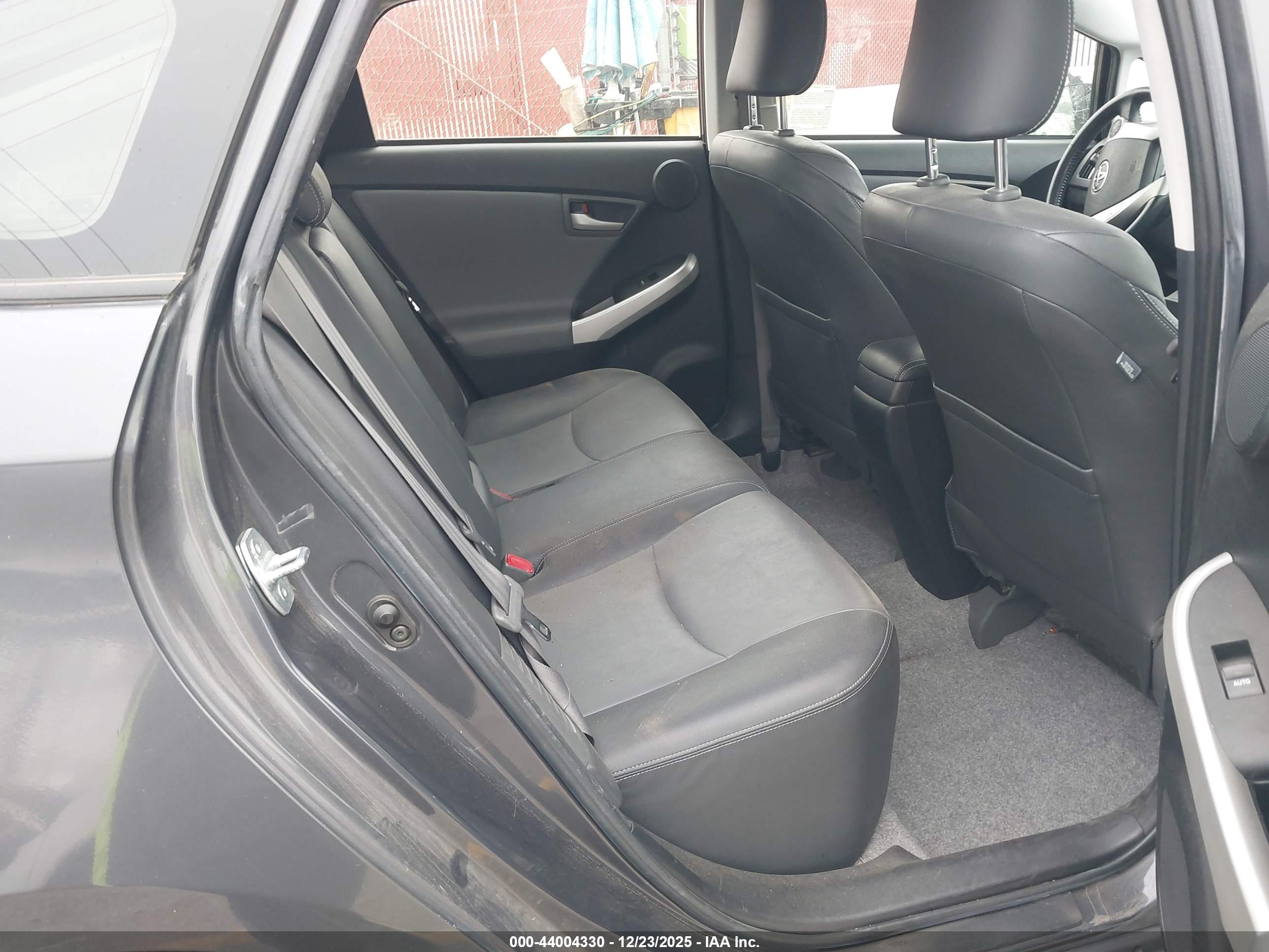 TOYOTA PRIUS image 8