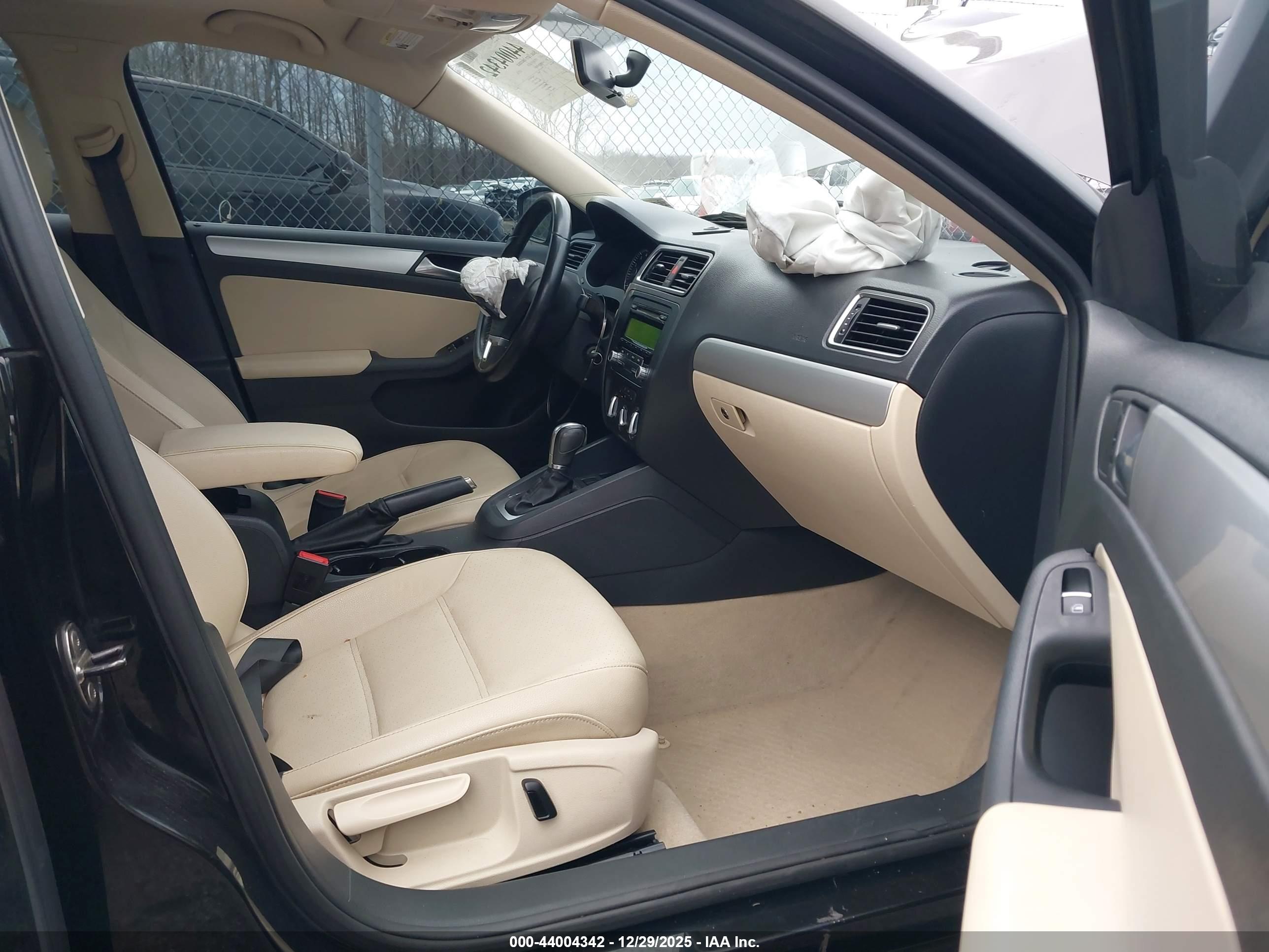 VOLKSWAGEN JETTA image 5
