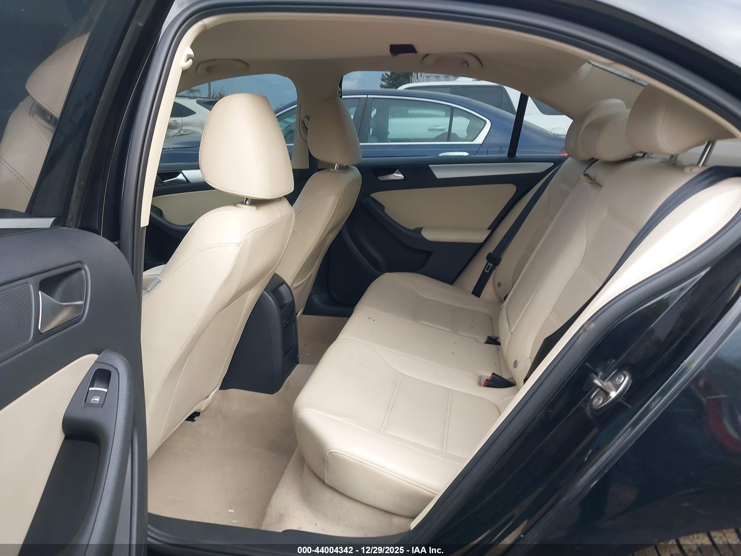 VOLKSWAGEN JETTA image 8