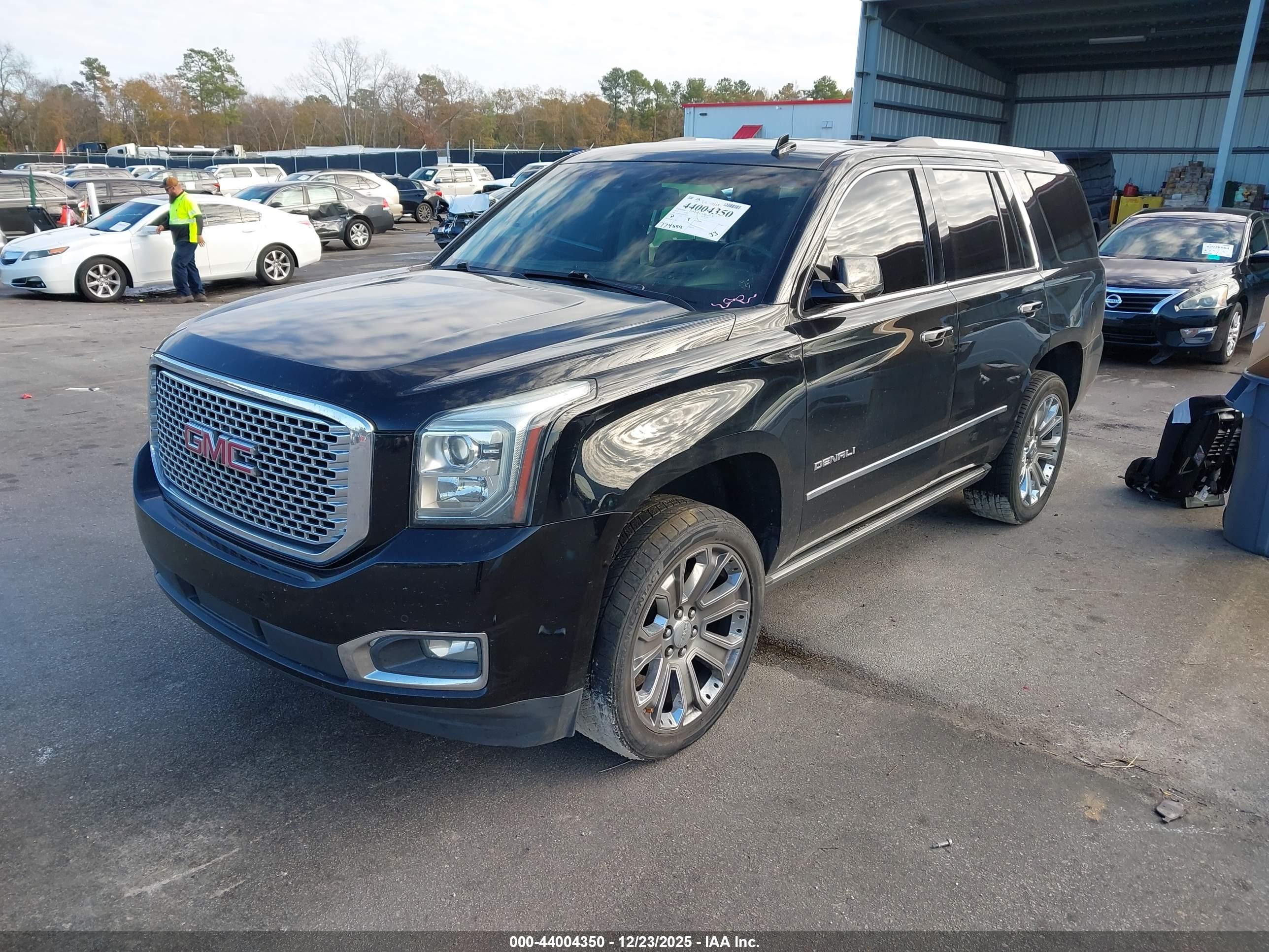 GMC YUKON image 2