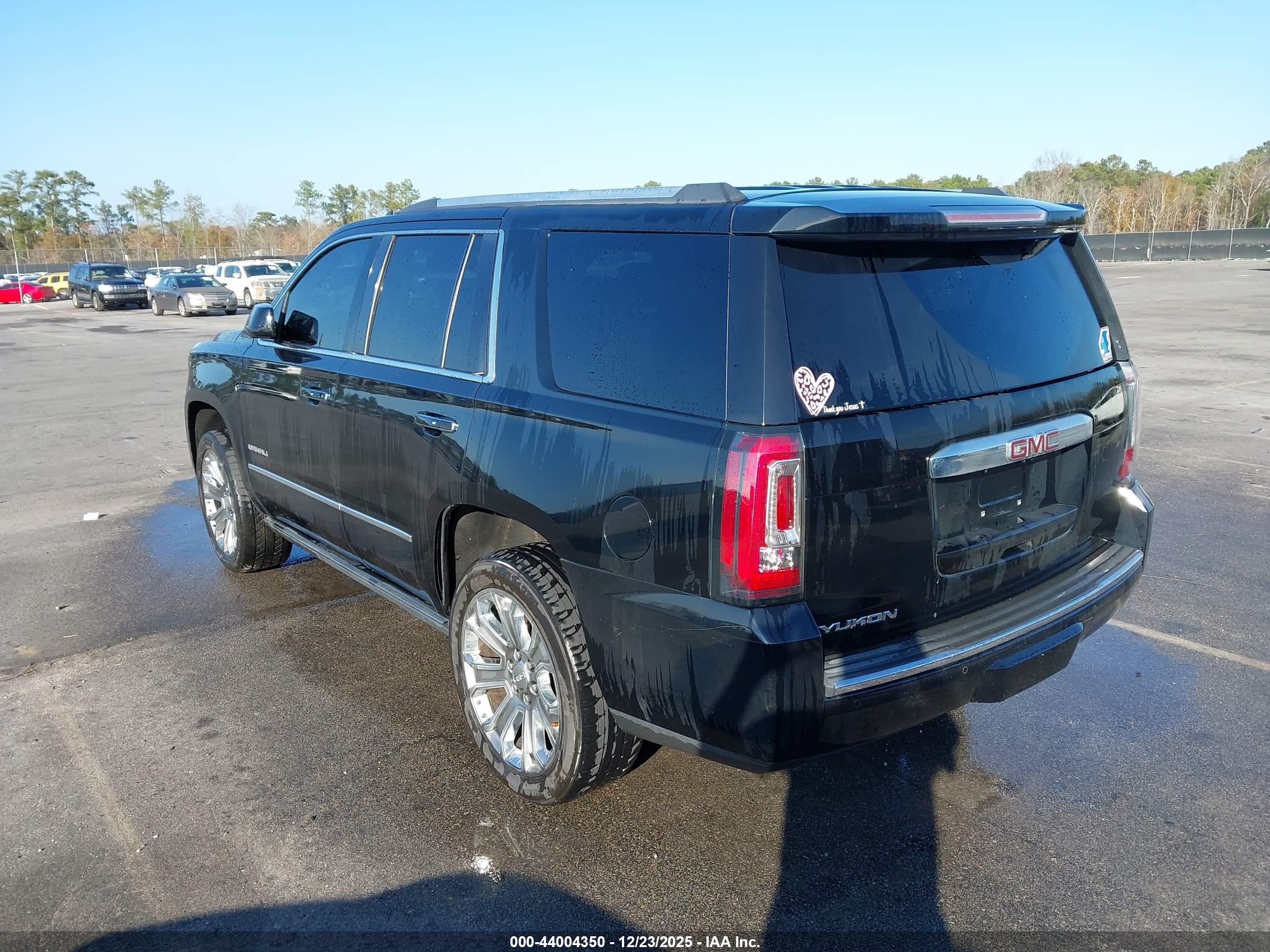 GMC YUKON image 3