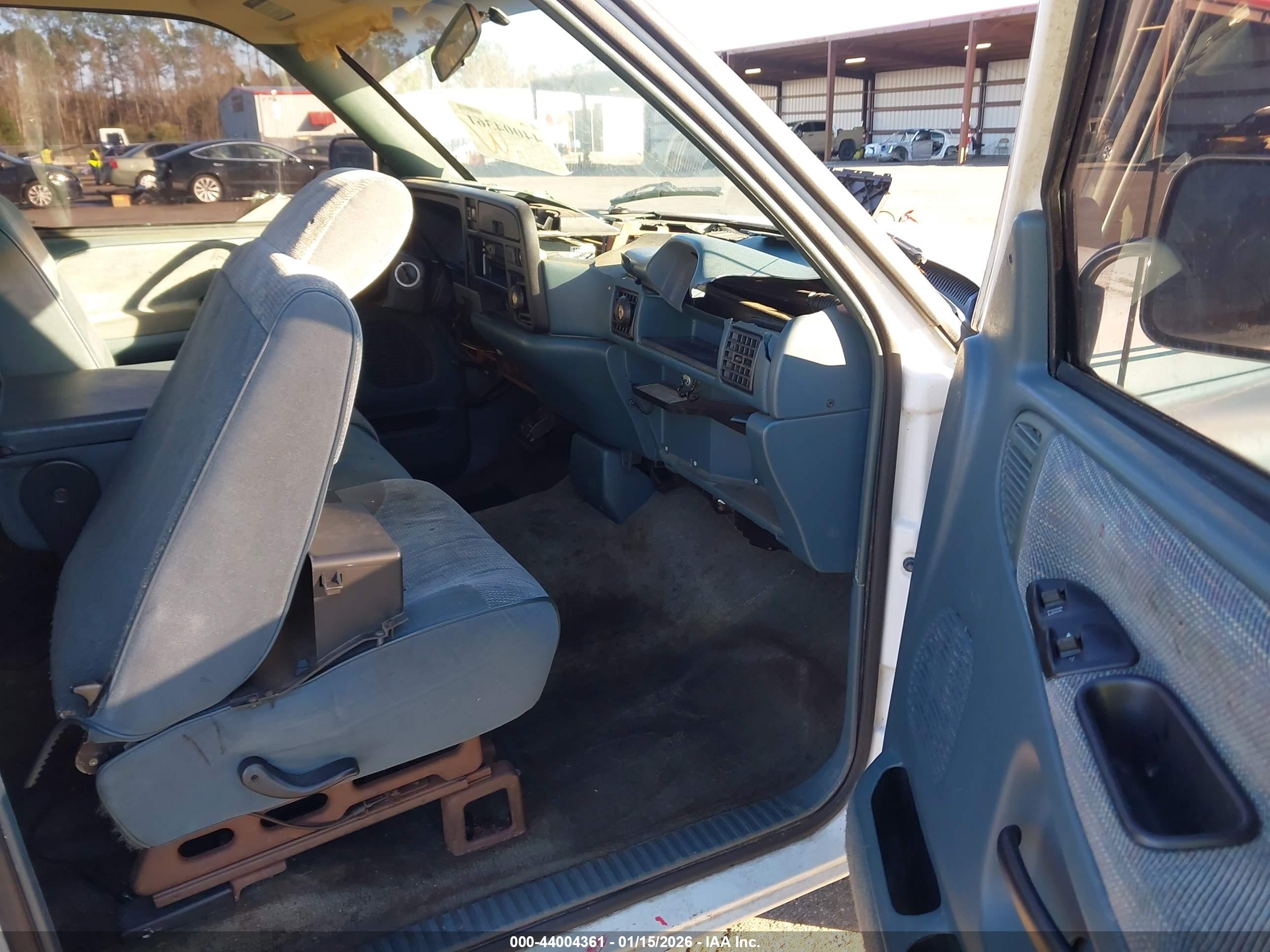 DODGE RAM image 5