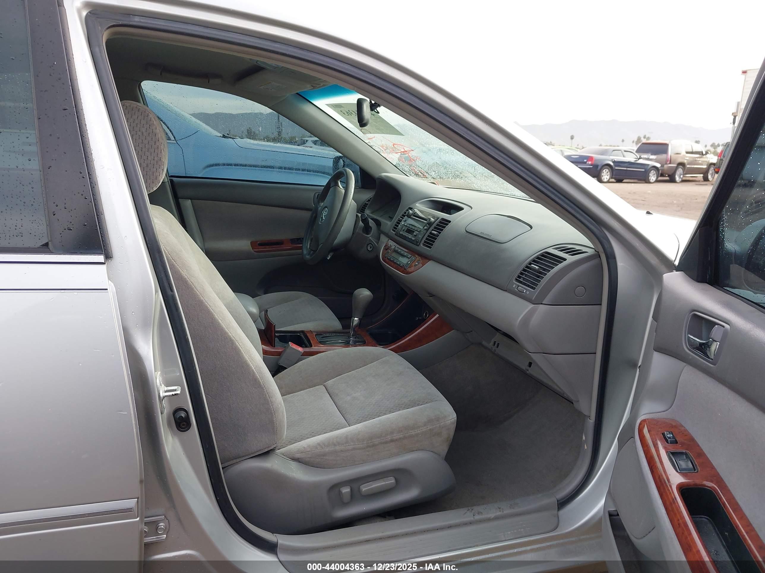TOYOTA CAMRY image 5