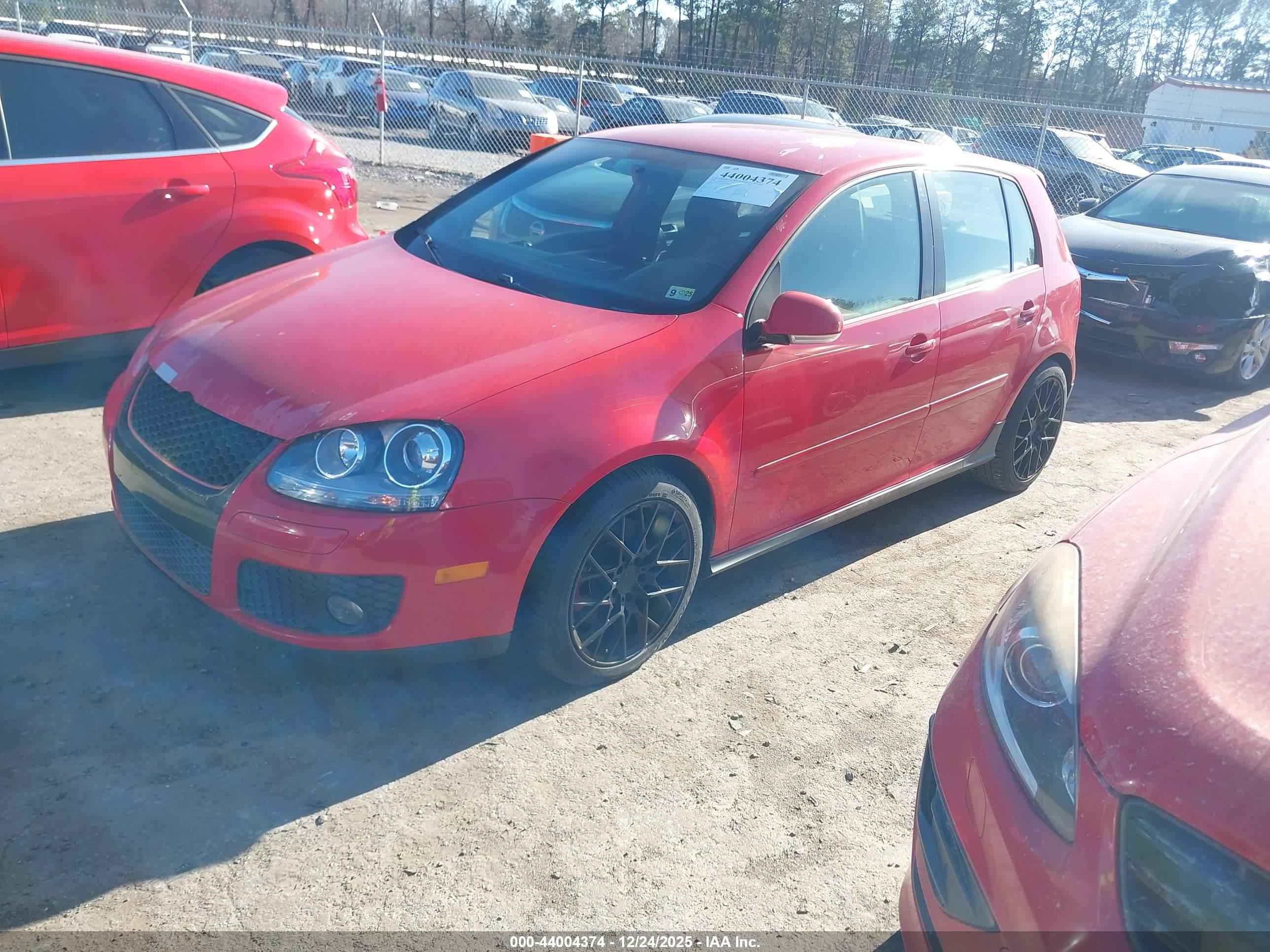 VOLKSWAGEN GTI image 2