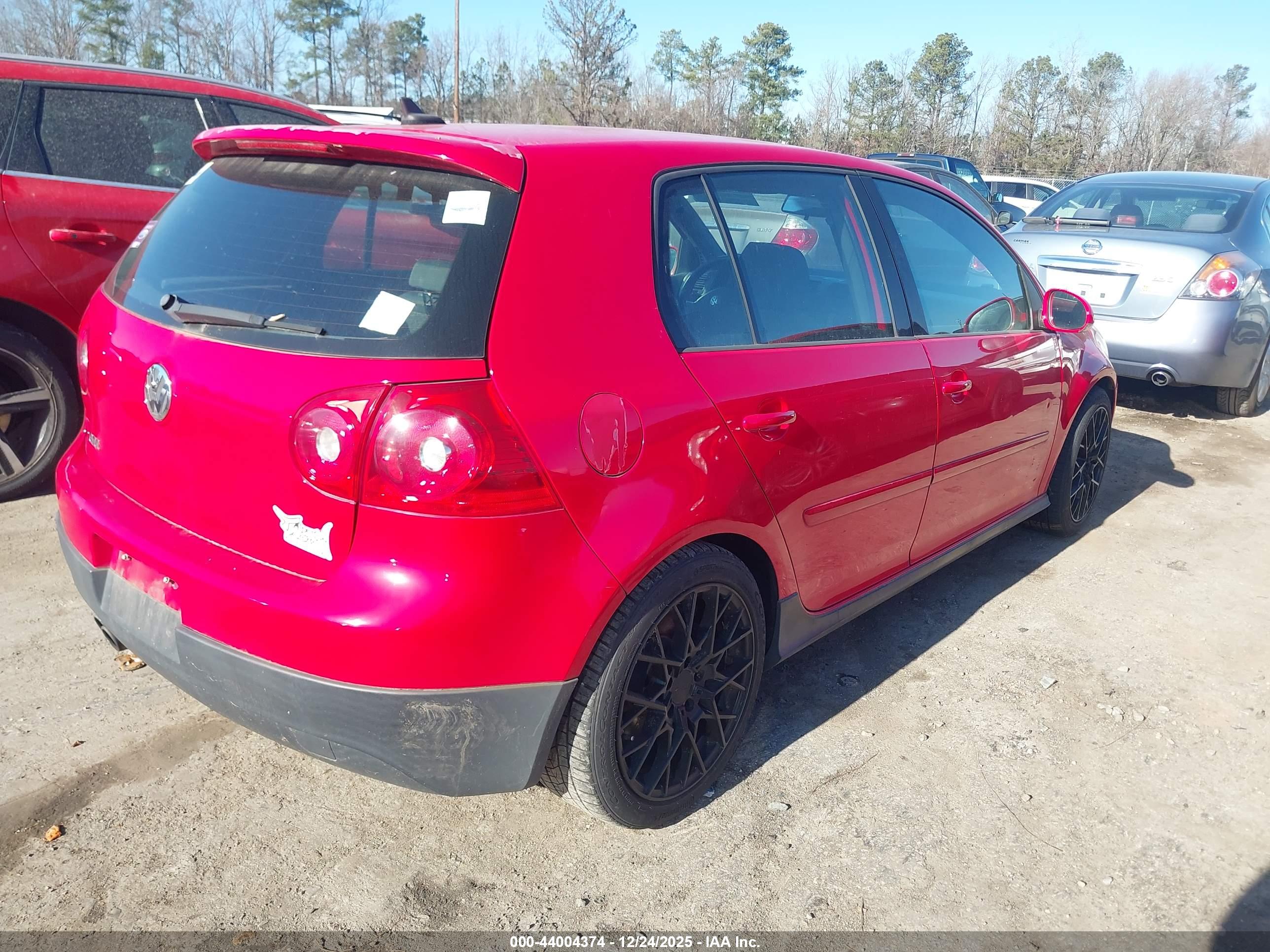 VOLKSWAGEN GTI image 4