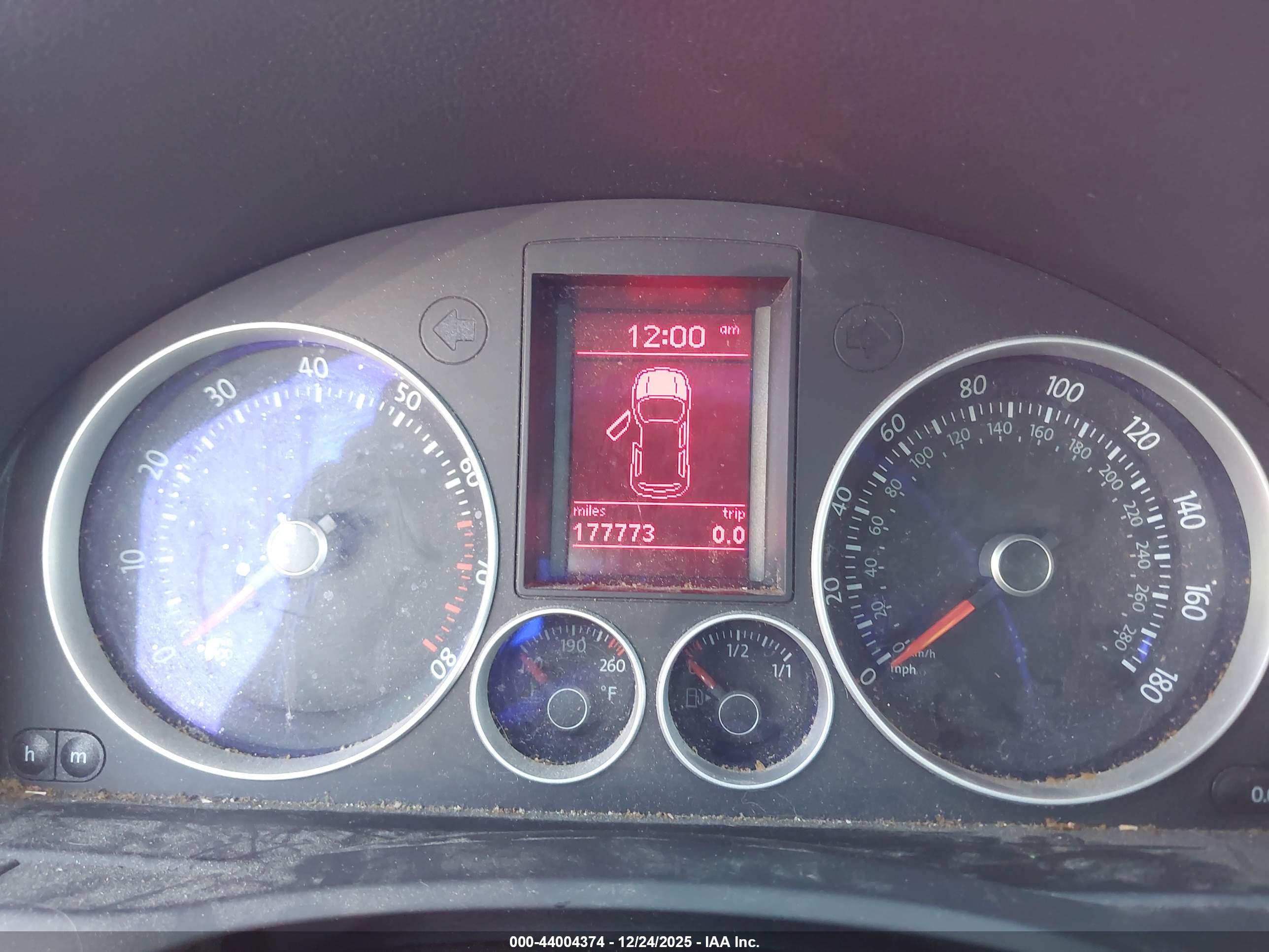 VOLKSWAGEN GTI image 7