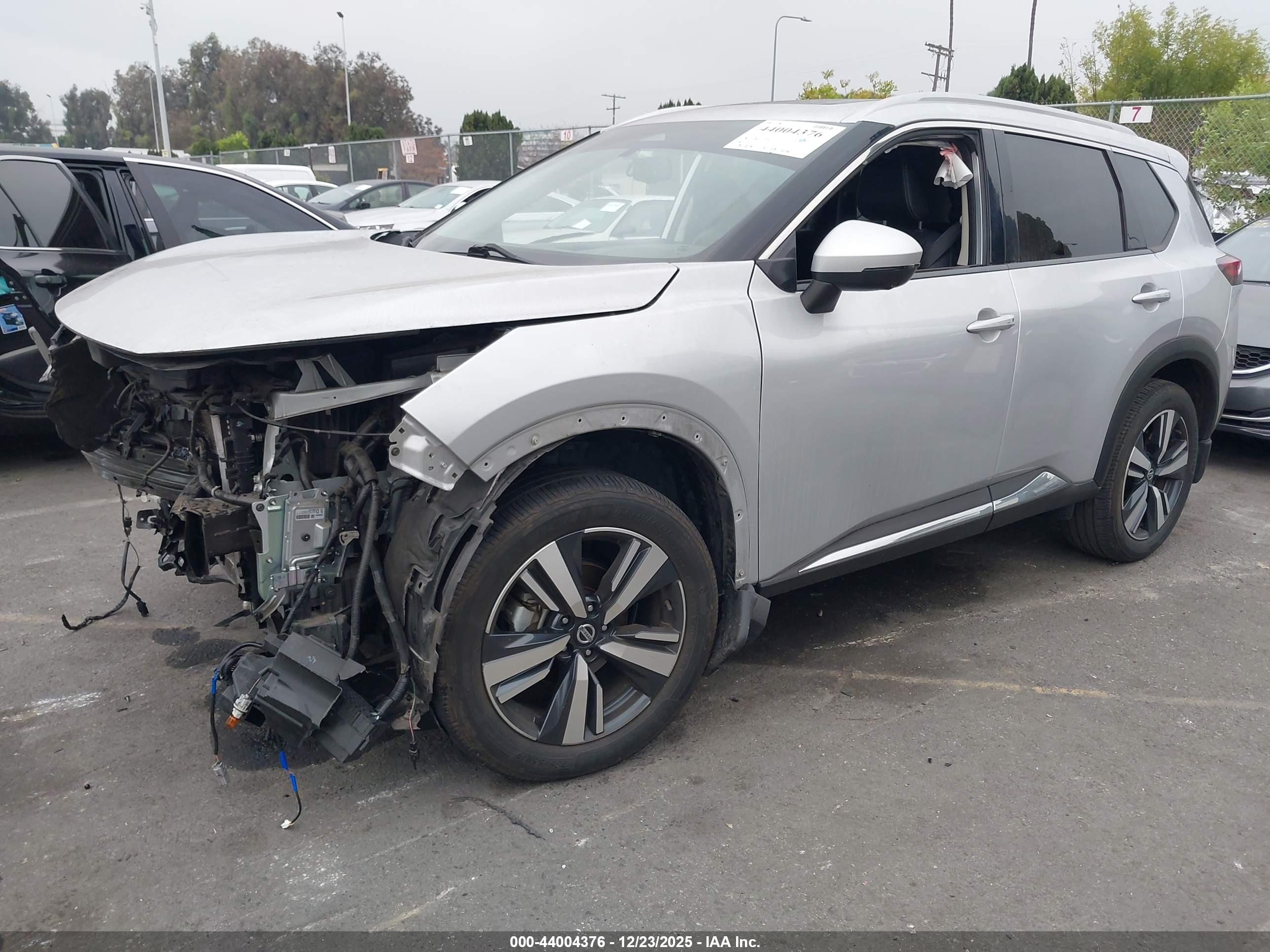 NISSAN ROGUE image 2