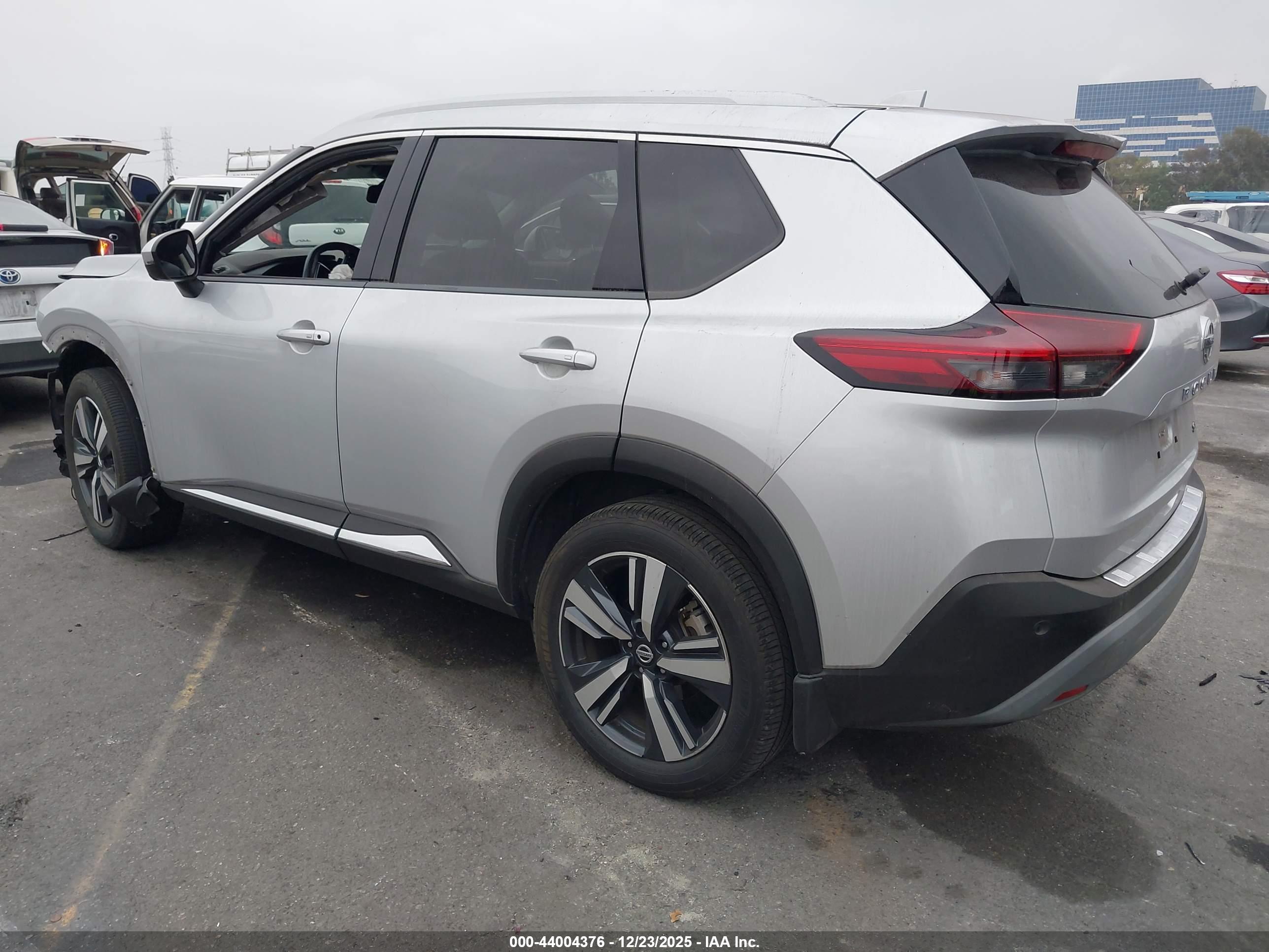 NISSAN ROGUE image 3