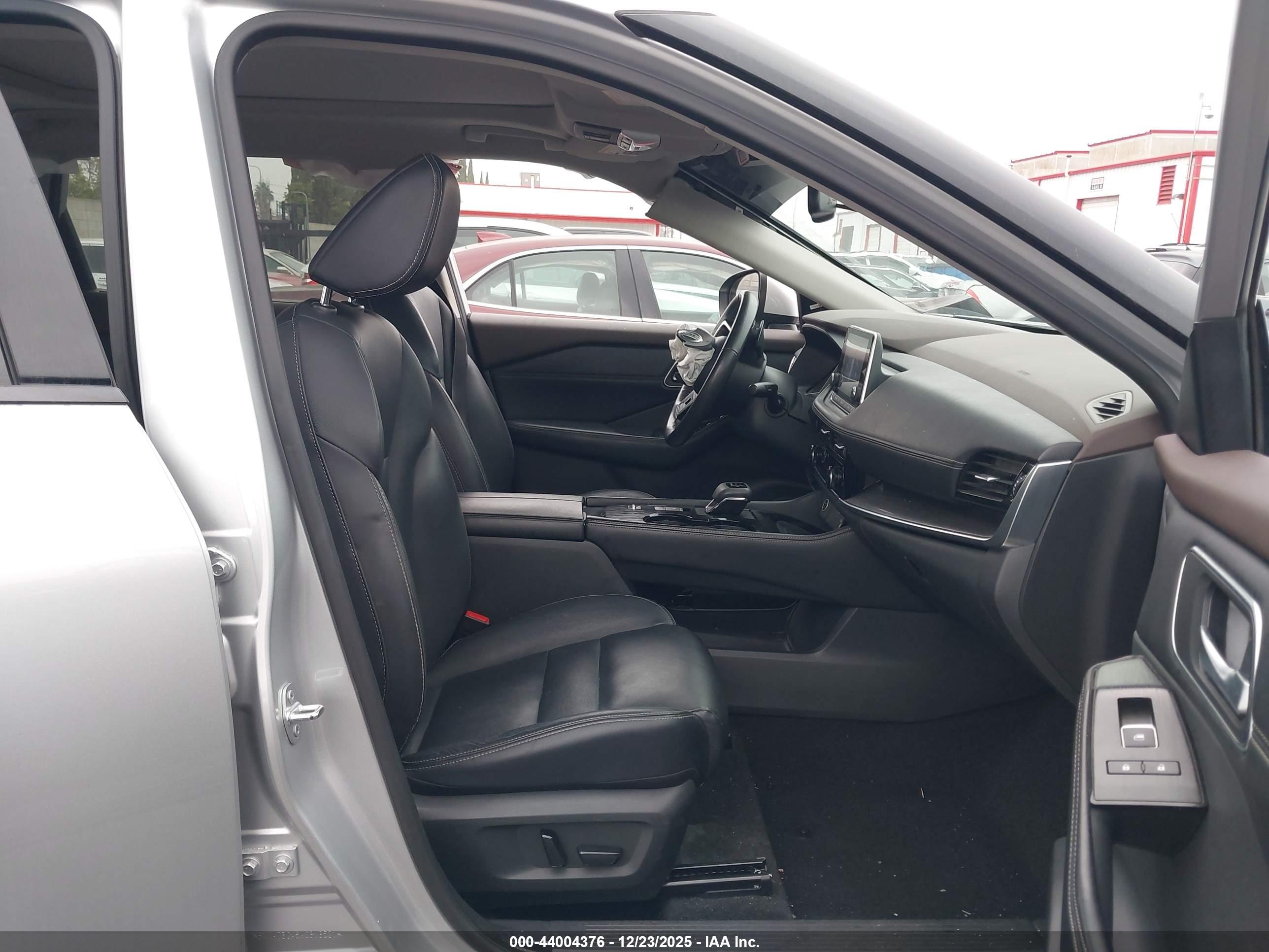 NISSAN ROGUE image 5