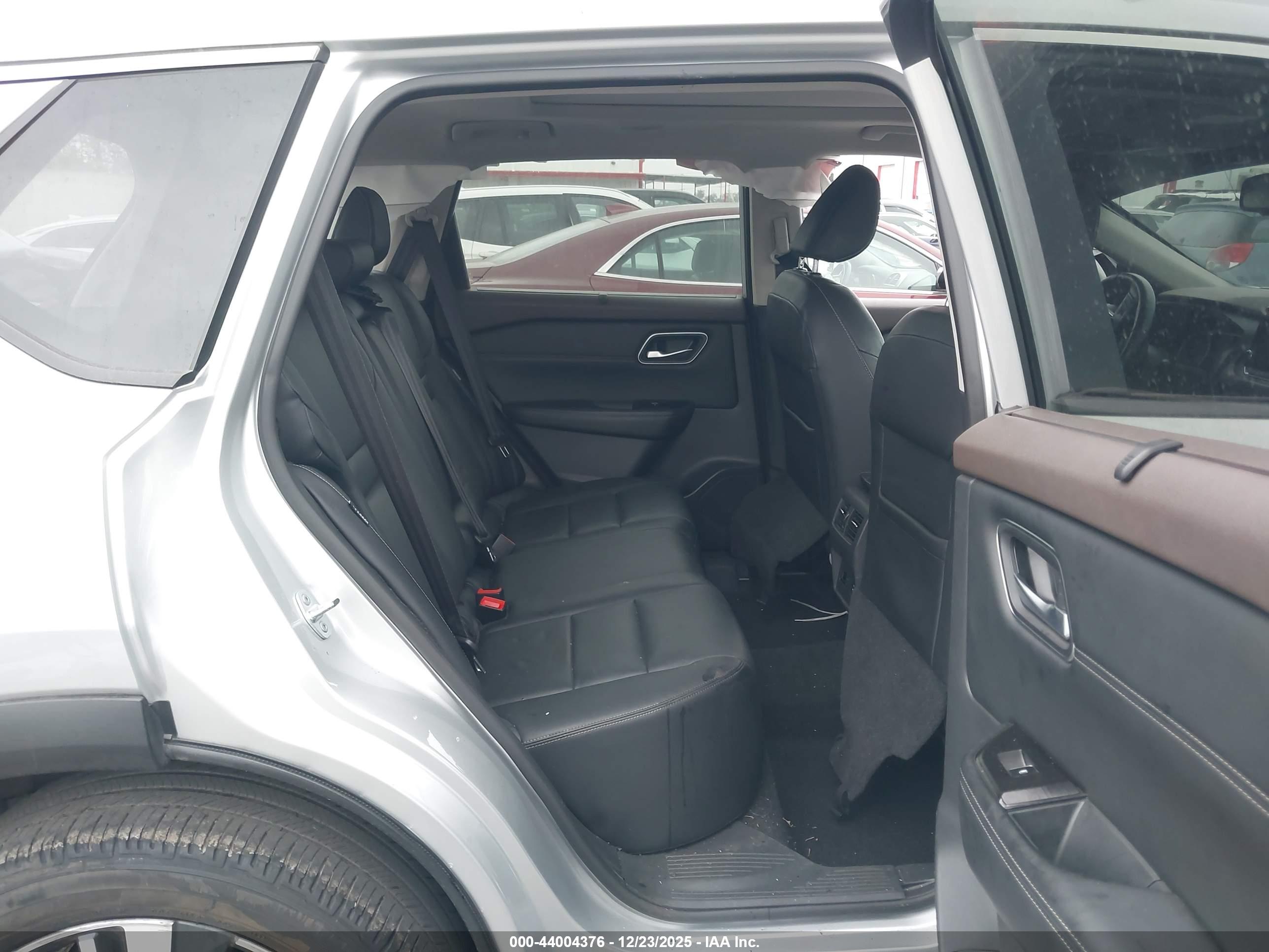 NISSAN ROGUE image 8