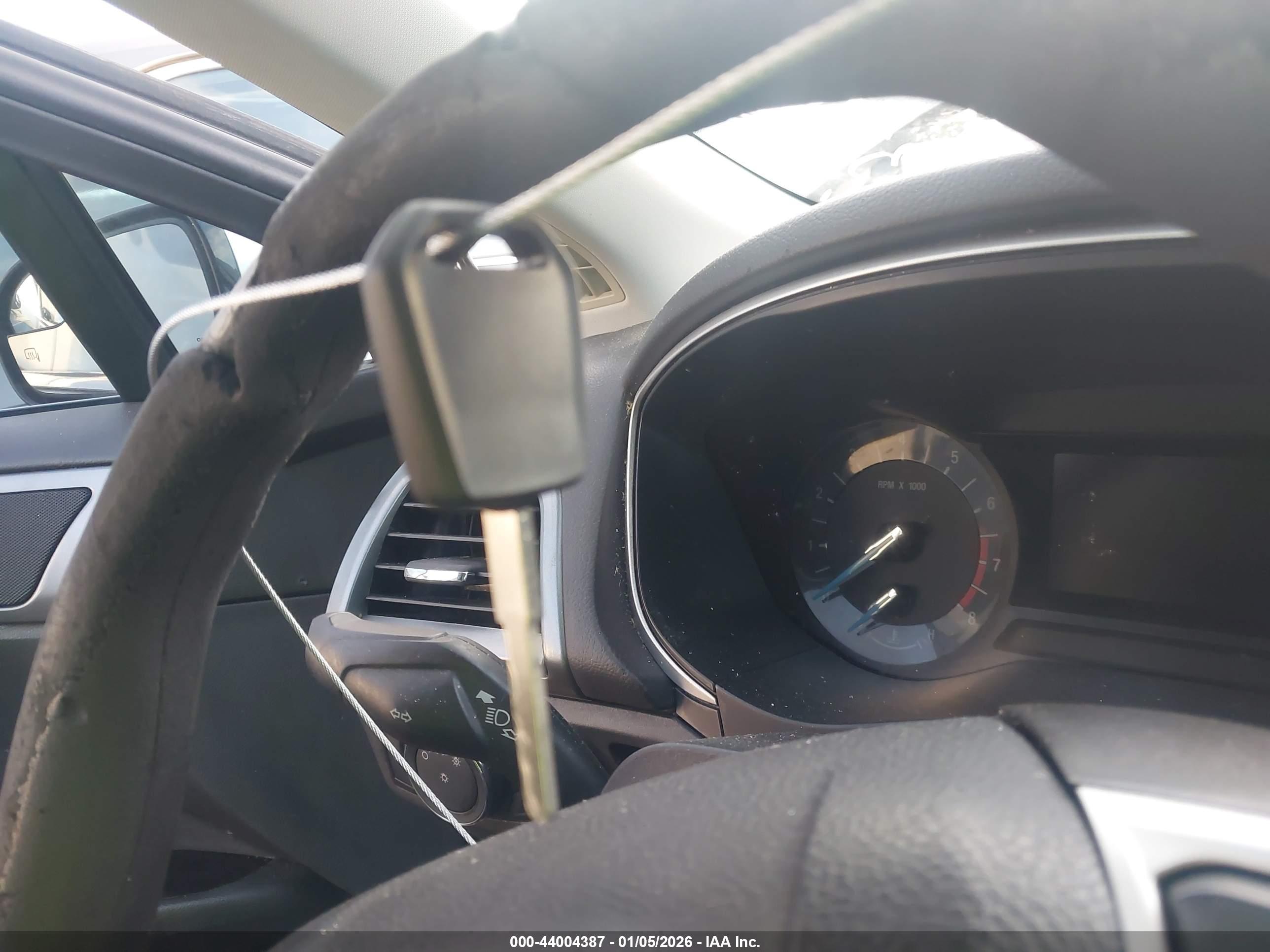 FORD FUSION image 11