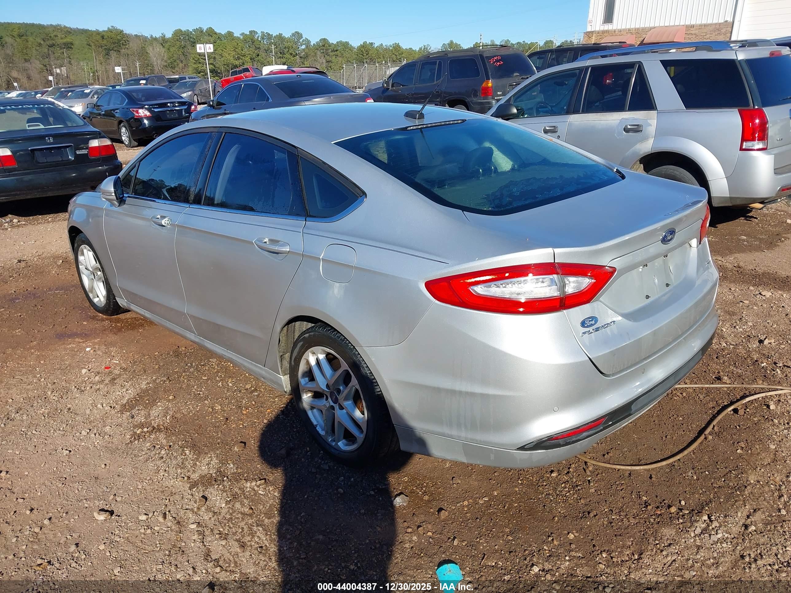 FORD FUSION image 3