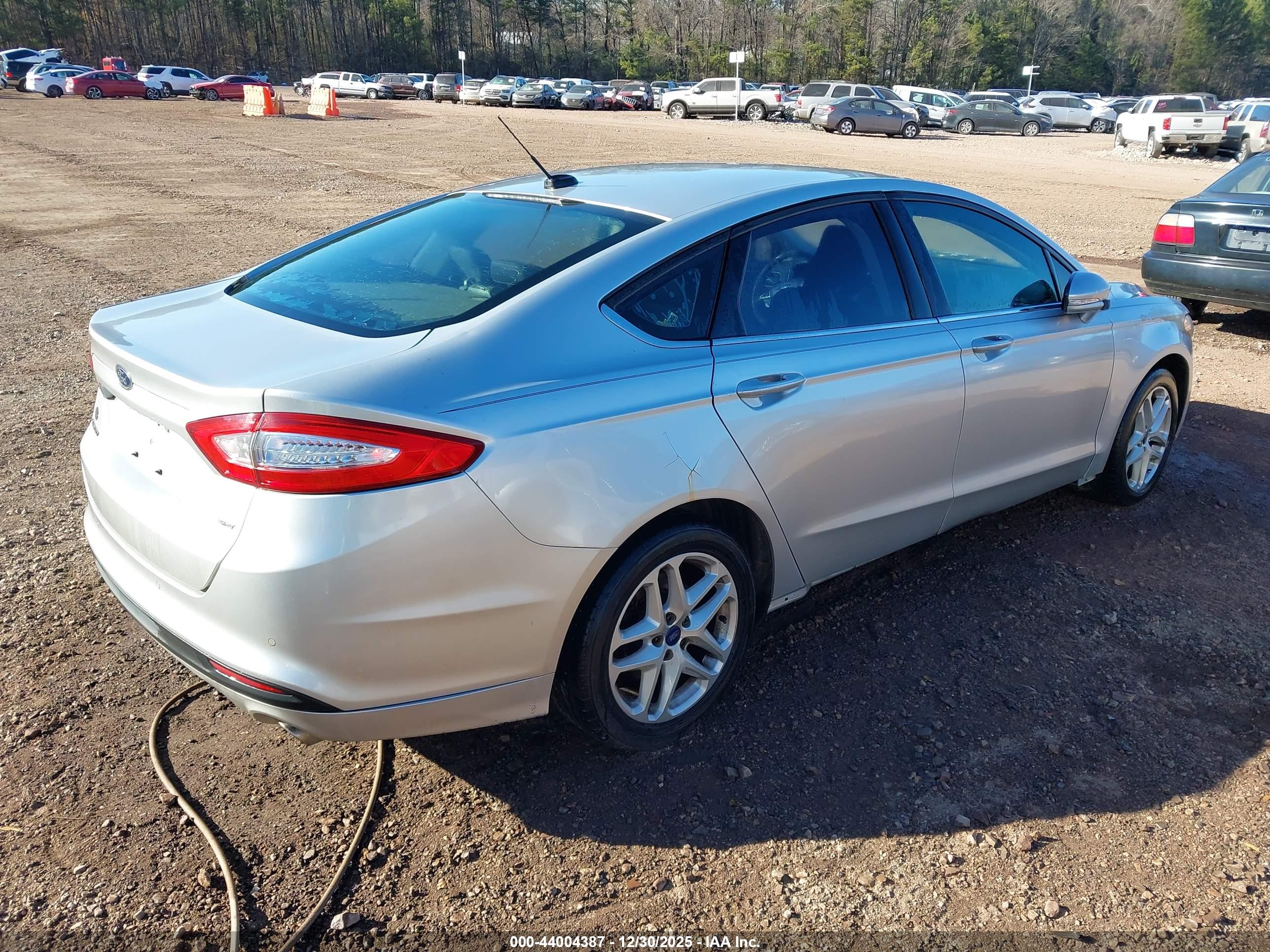 FORD FUSION image 4
