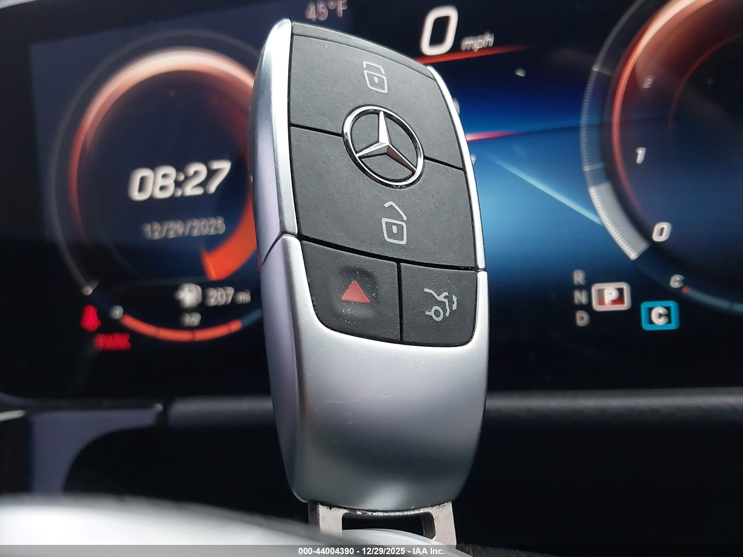 MERCEDES-BENZ GLA image 11