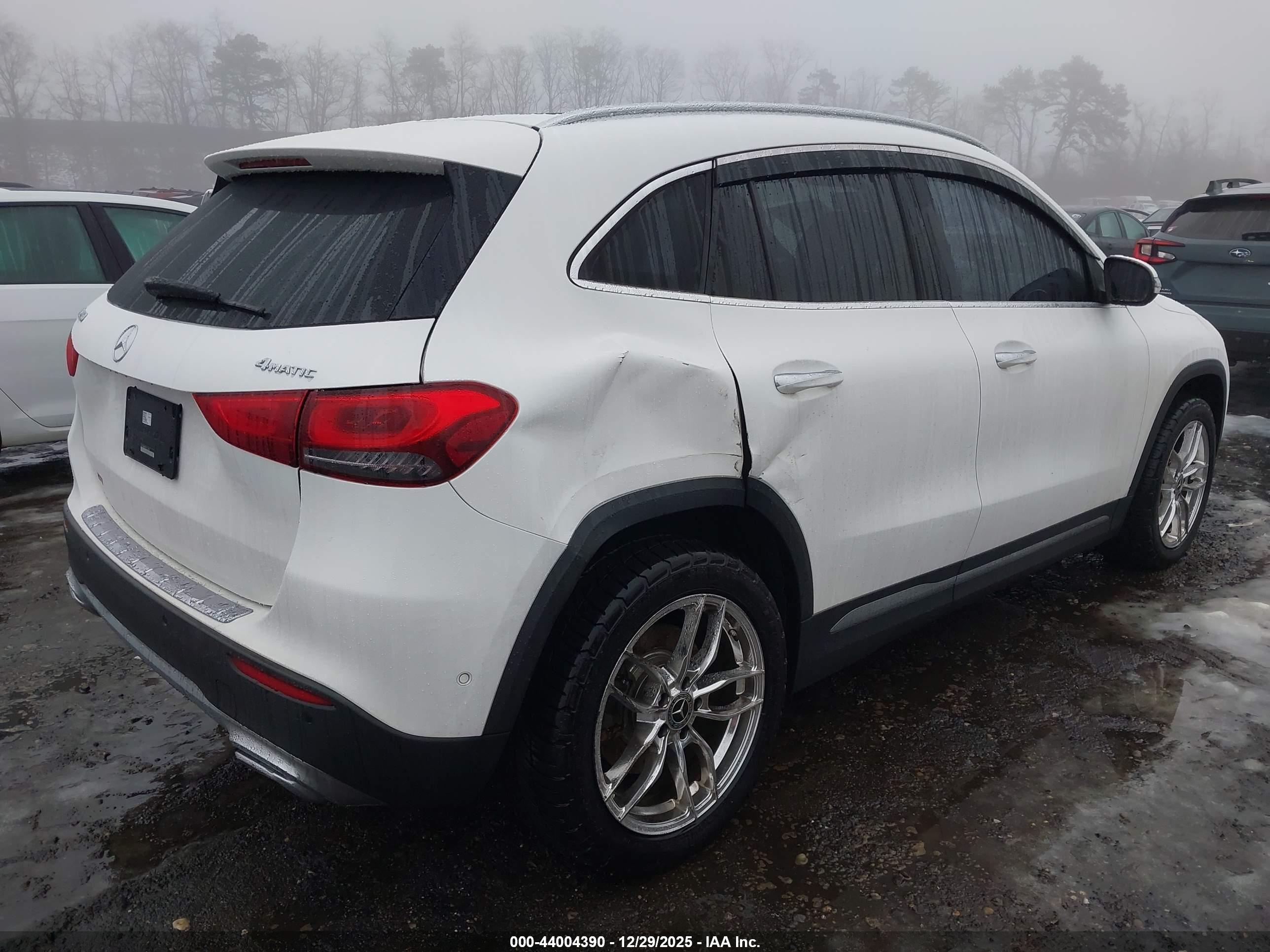 MERCEDES-BENZ GLA image 4