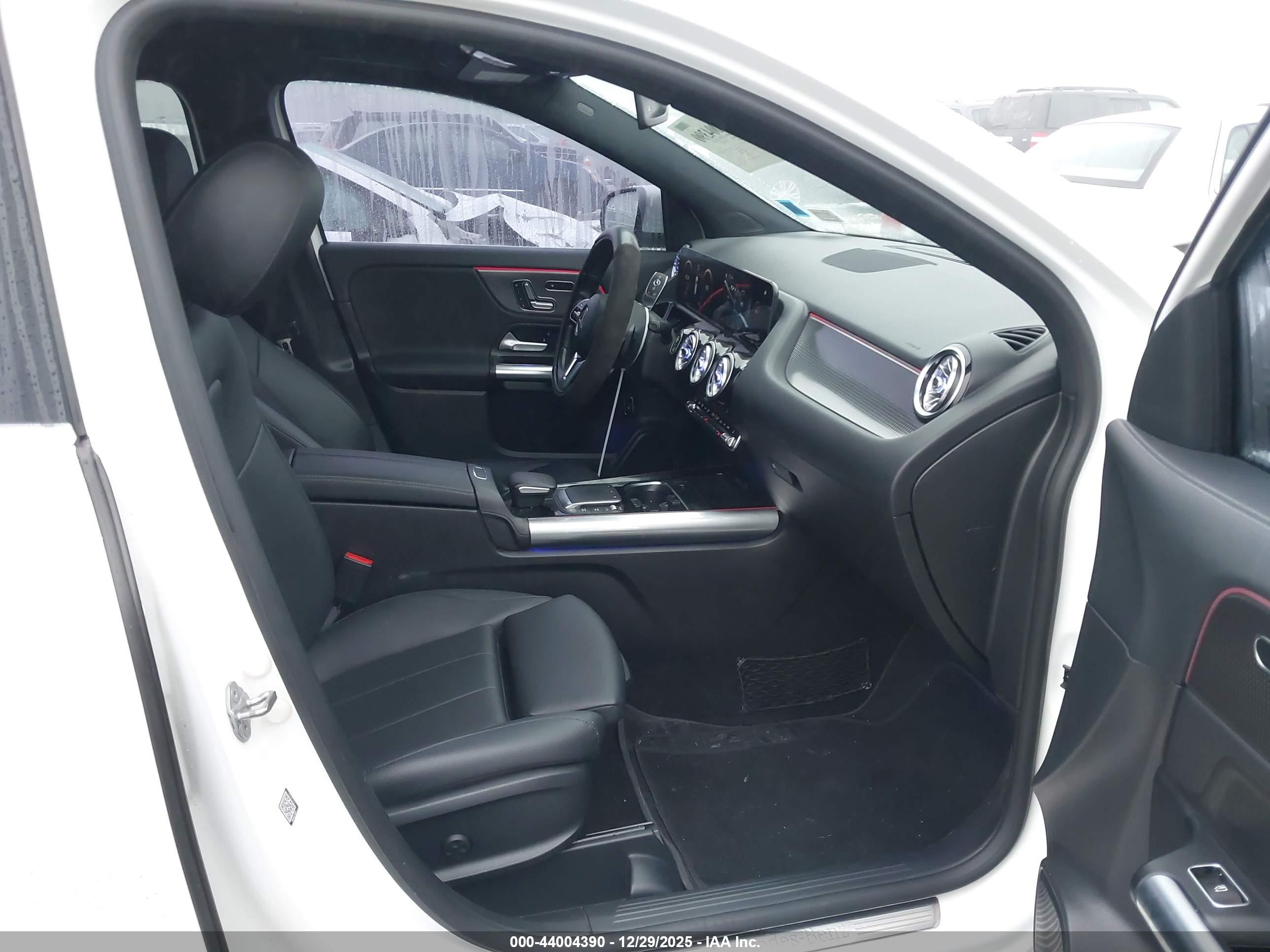 MERCEDES-BENZ GLA image 5