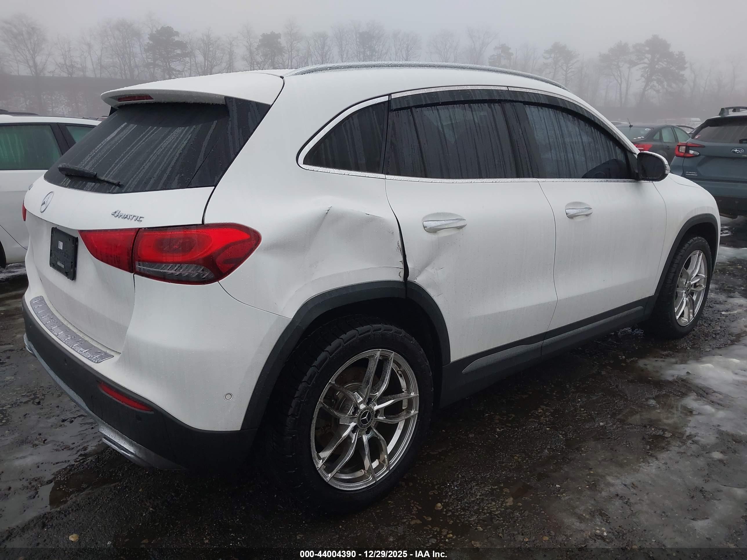 MERCEDES-BENZ GLA image 6