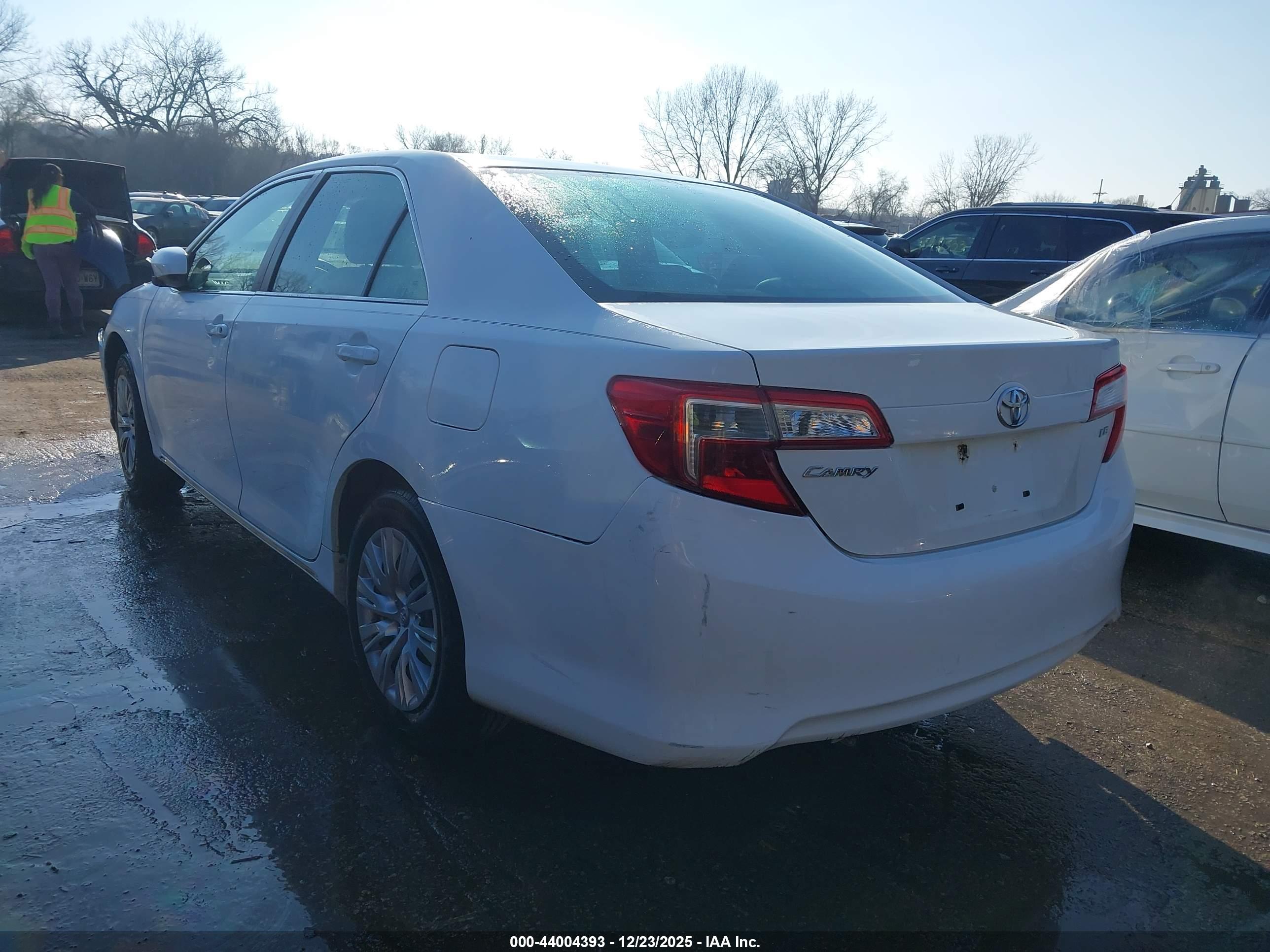 TOYOTA CAMRY image 3