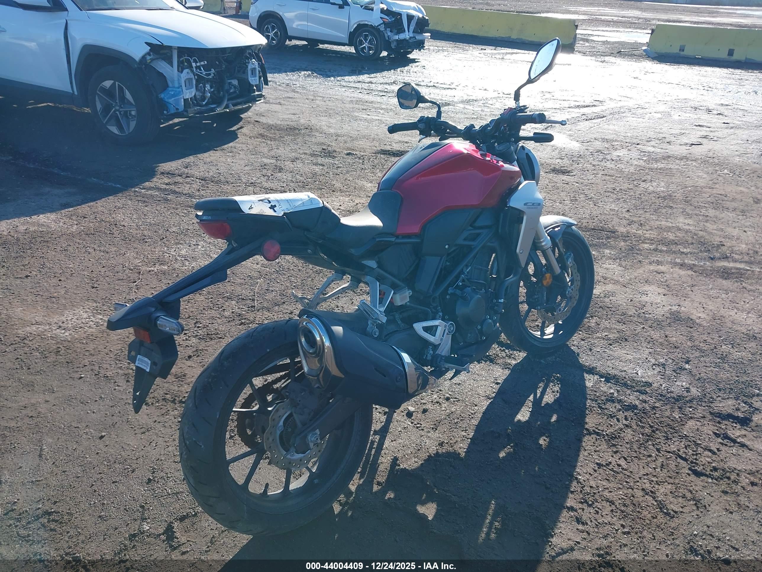 HONDA CBF300 image 4
