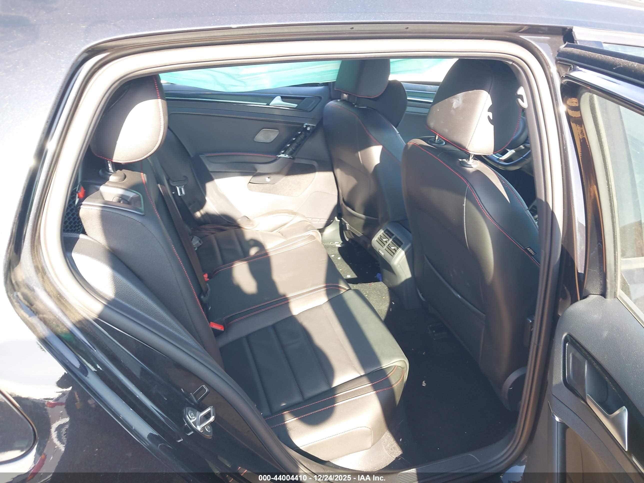VOLKSWAGEN GOLF image 8