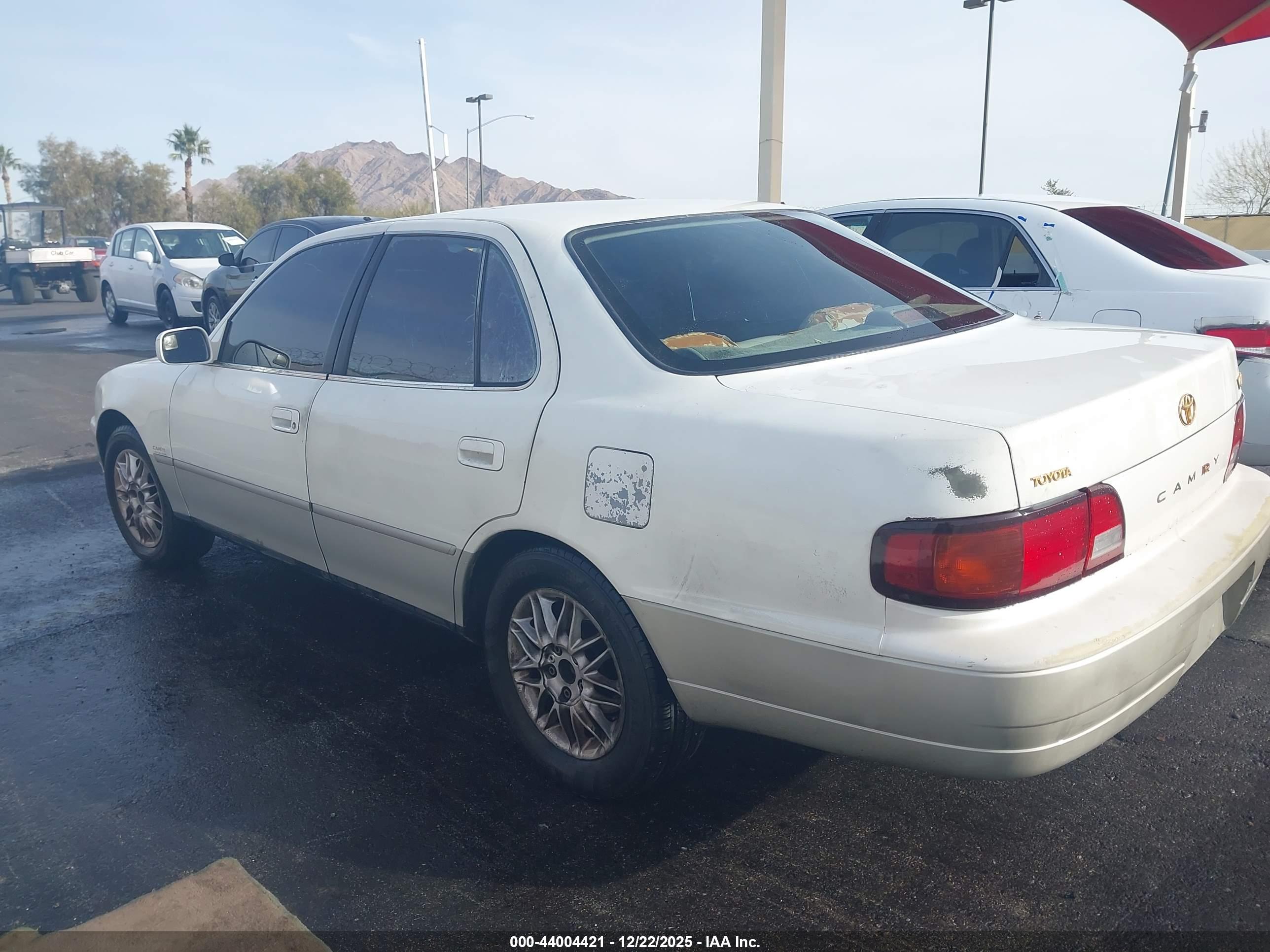 TOYOTA CAMRY image 3