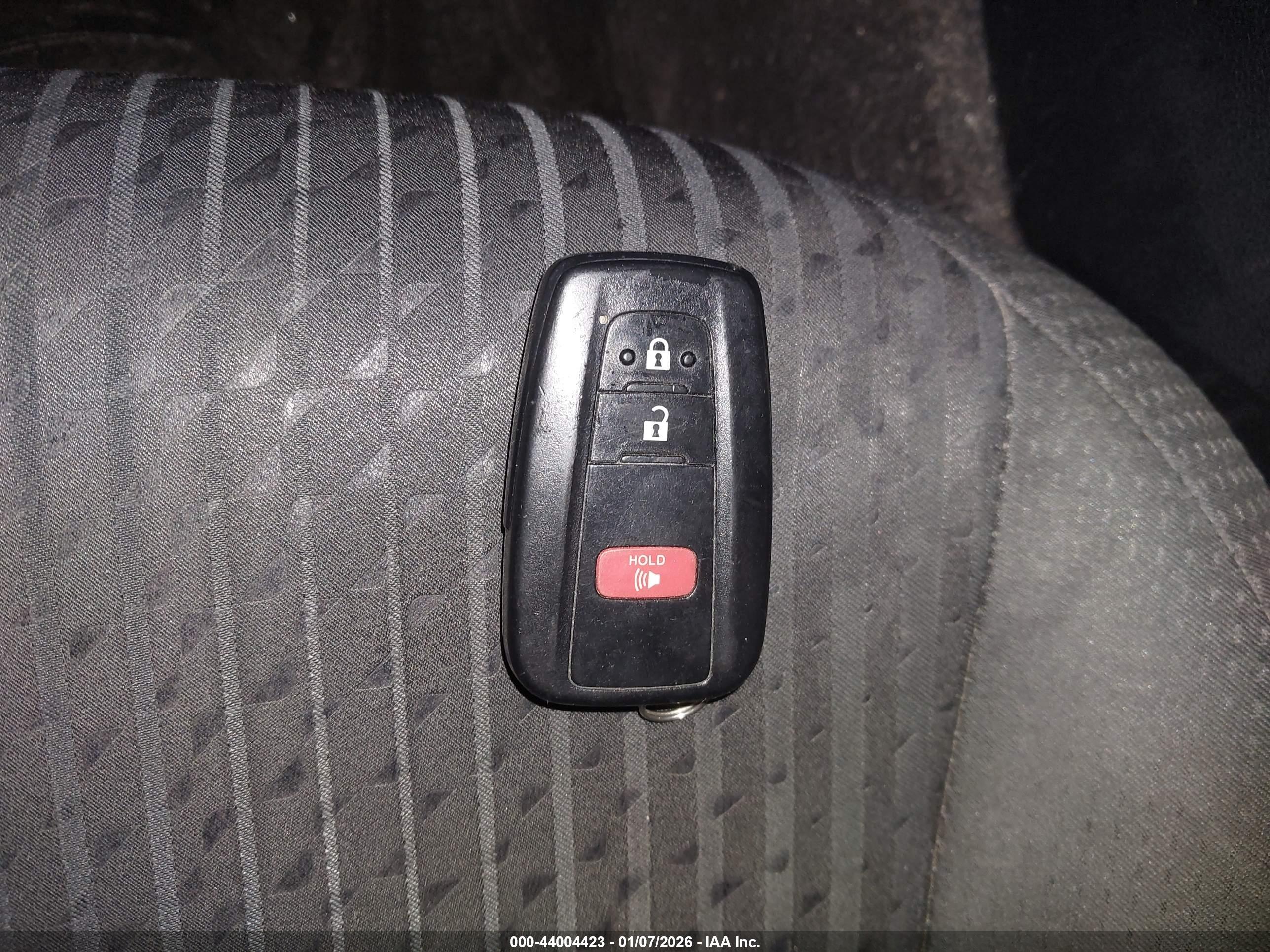 TOYOTA PRIUS image 11