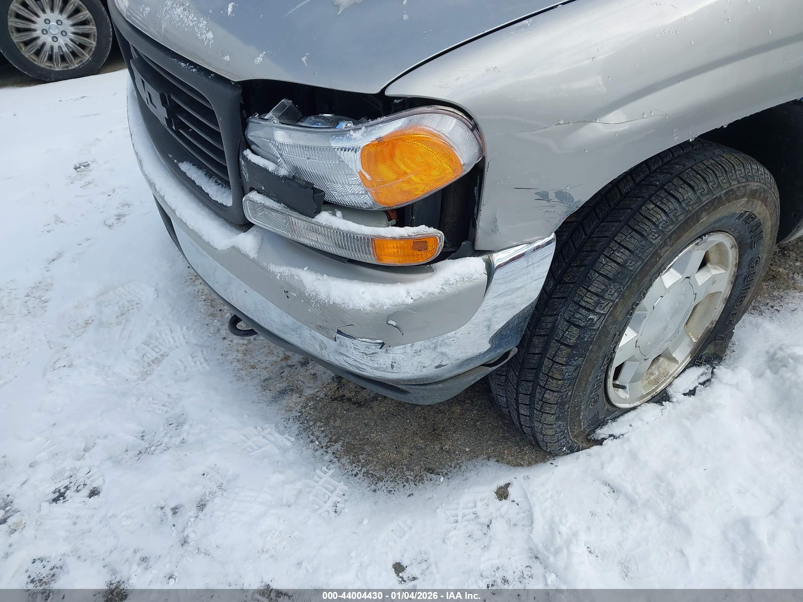 GMC YUKON image 6