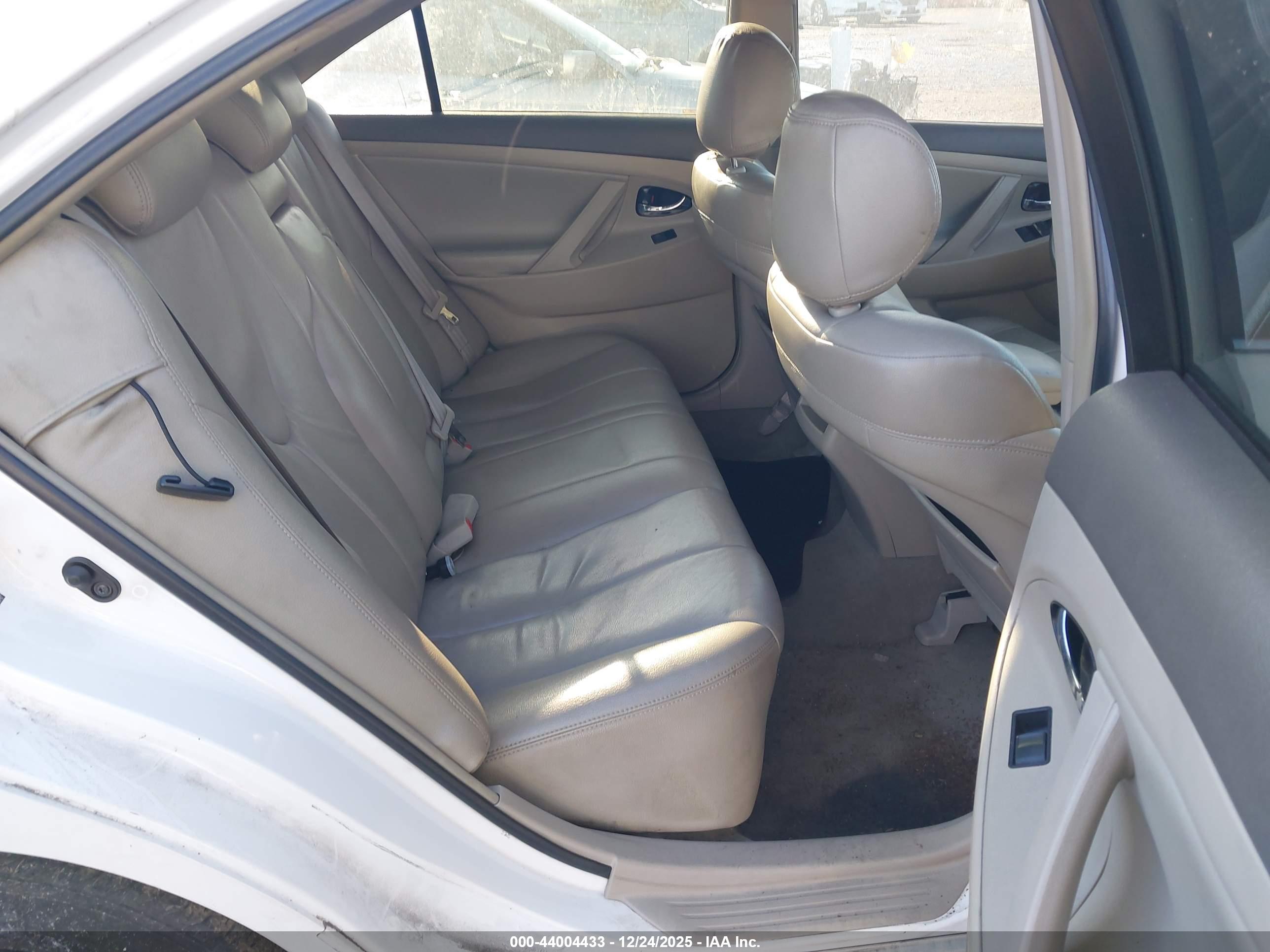 TOYOTA CAMRY image 8