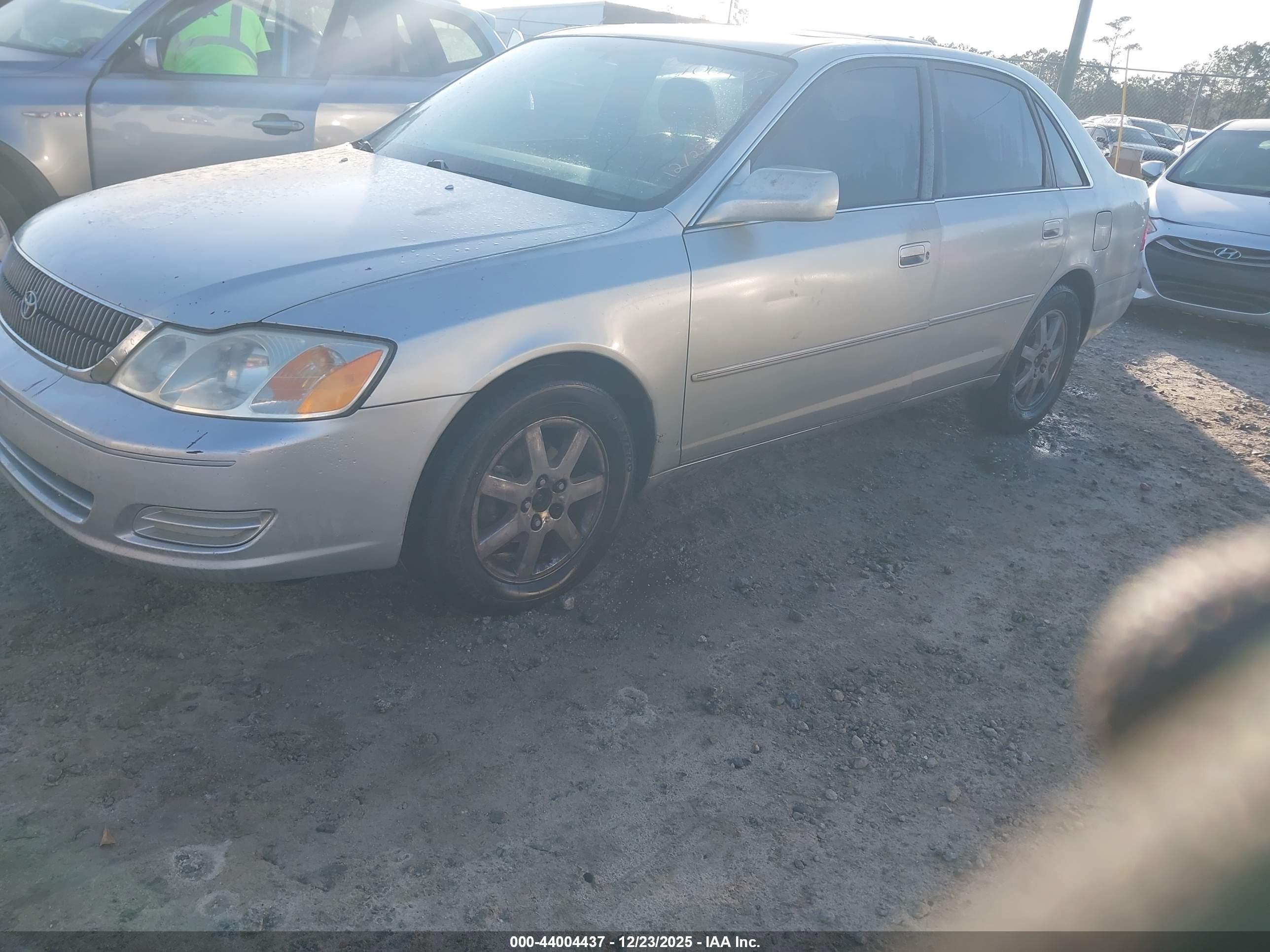 TOYOTA AVALON image 2