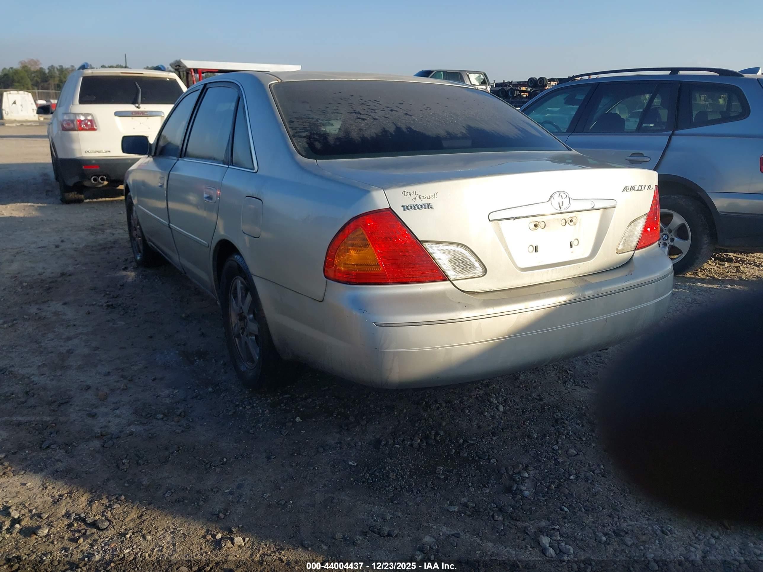 TOYOTA AVALON image 3