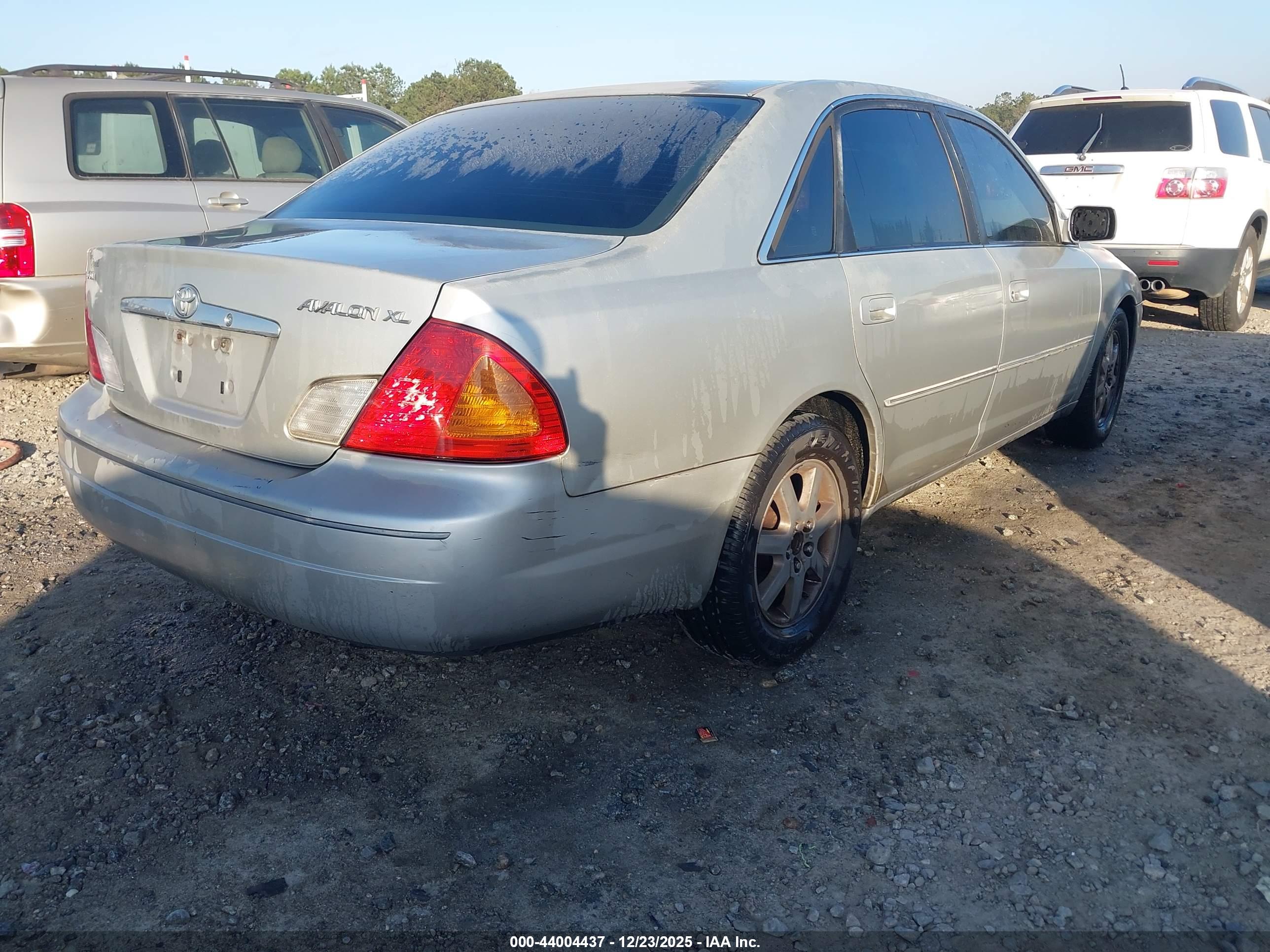 TOYOTA AVALON image 4