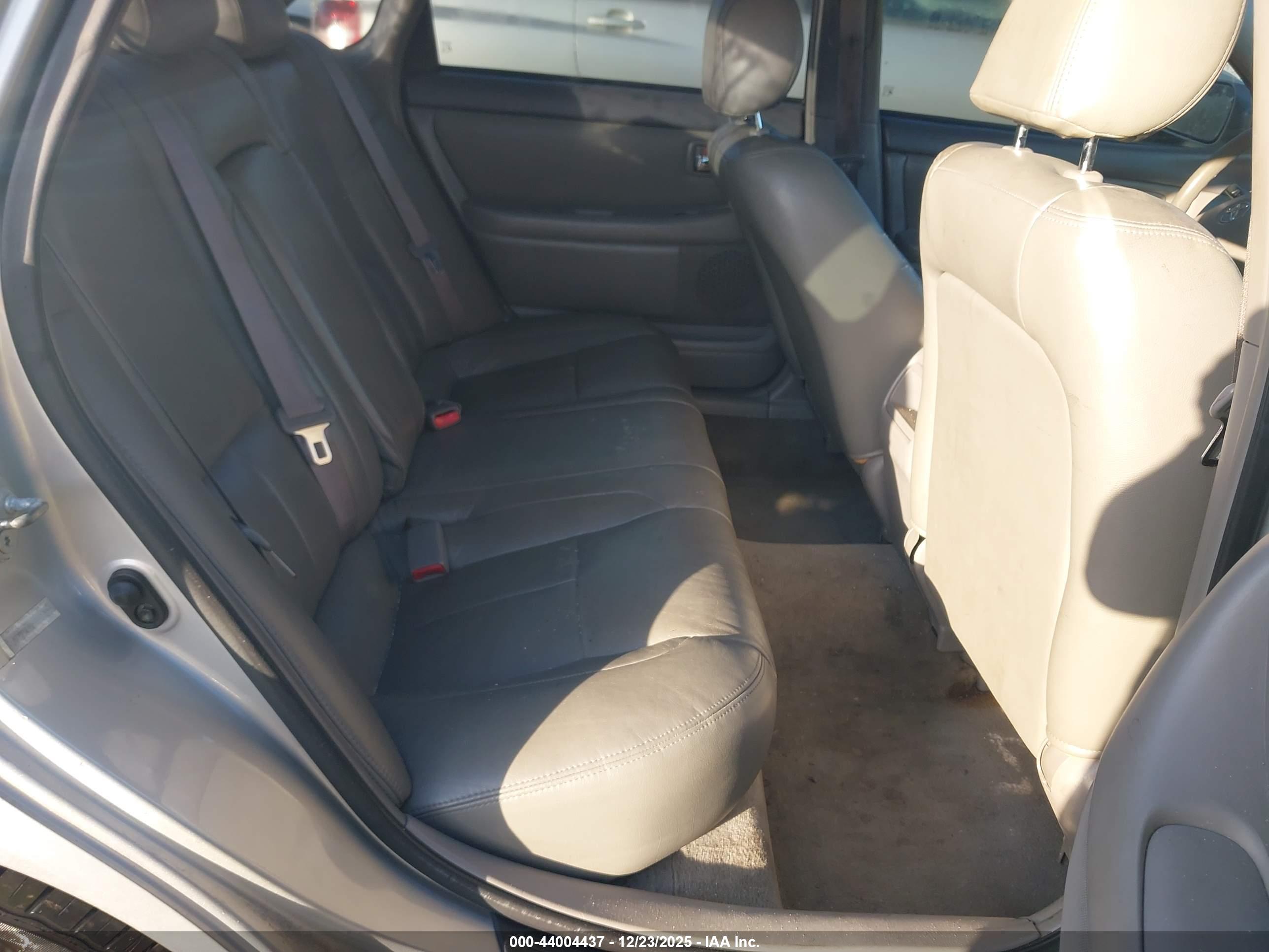 TOYOTA AVALON image 8