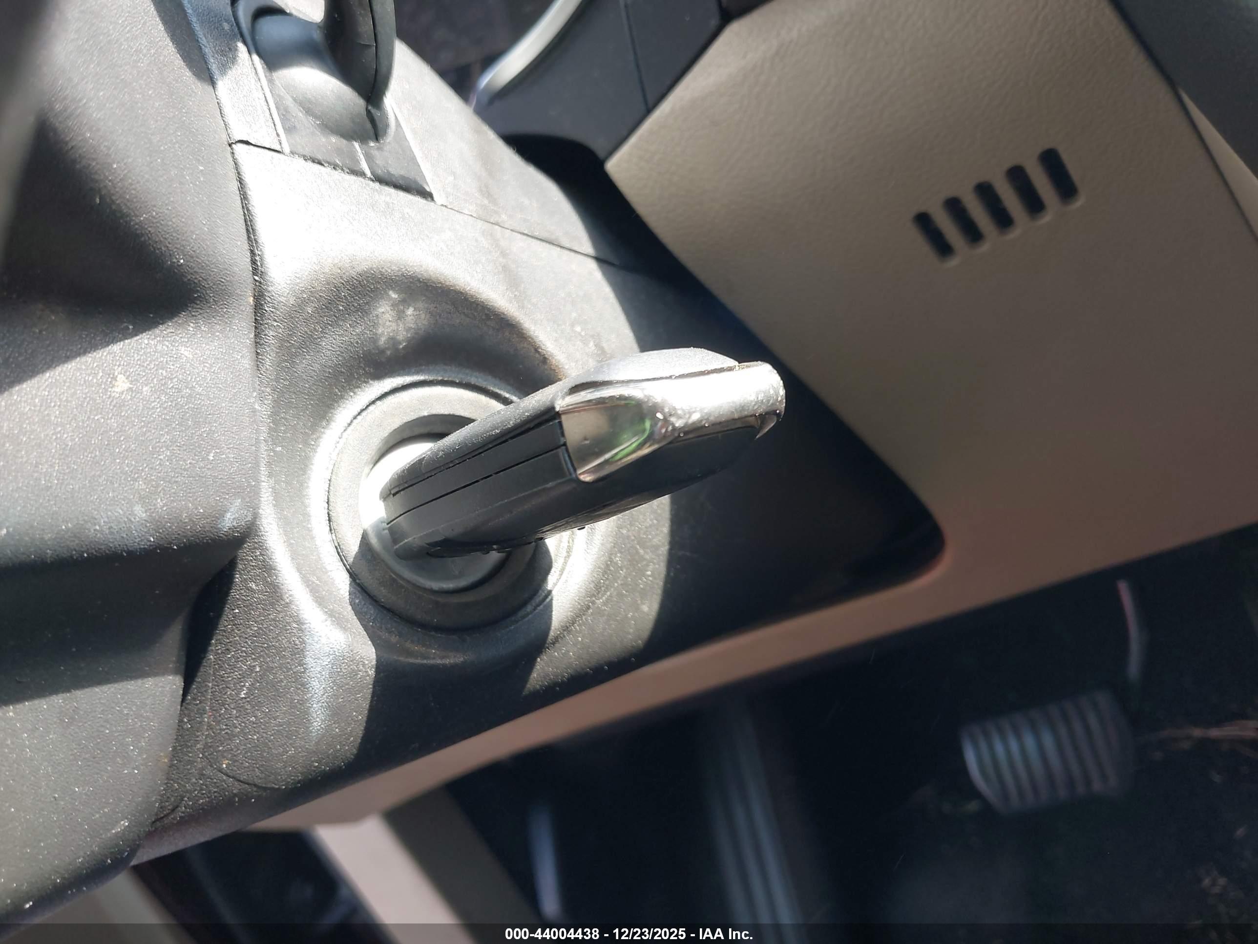 FORD FUSION image 11