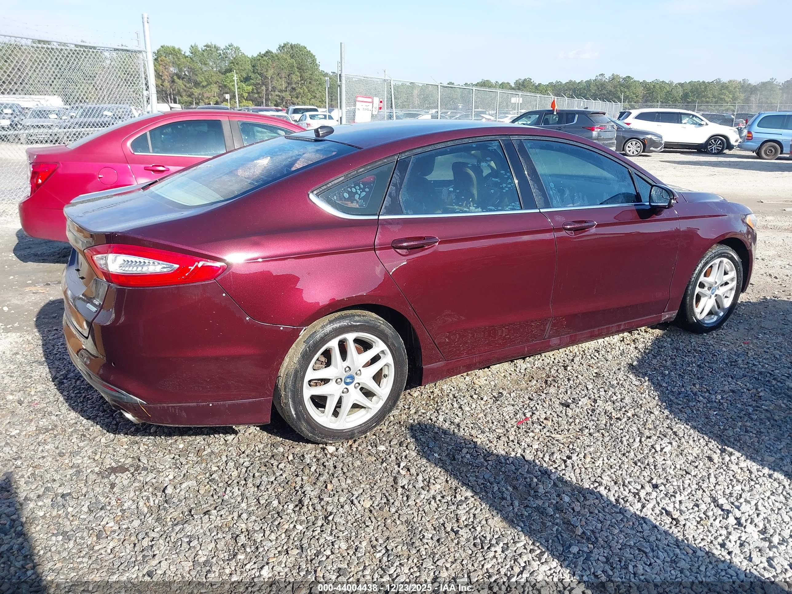 FORD FUSION image 4
