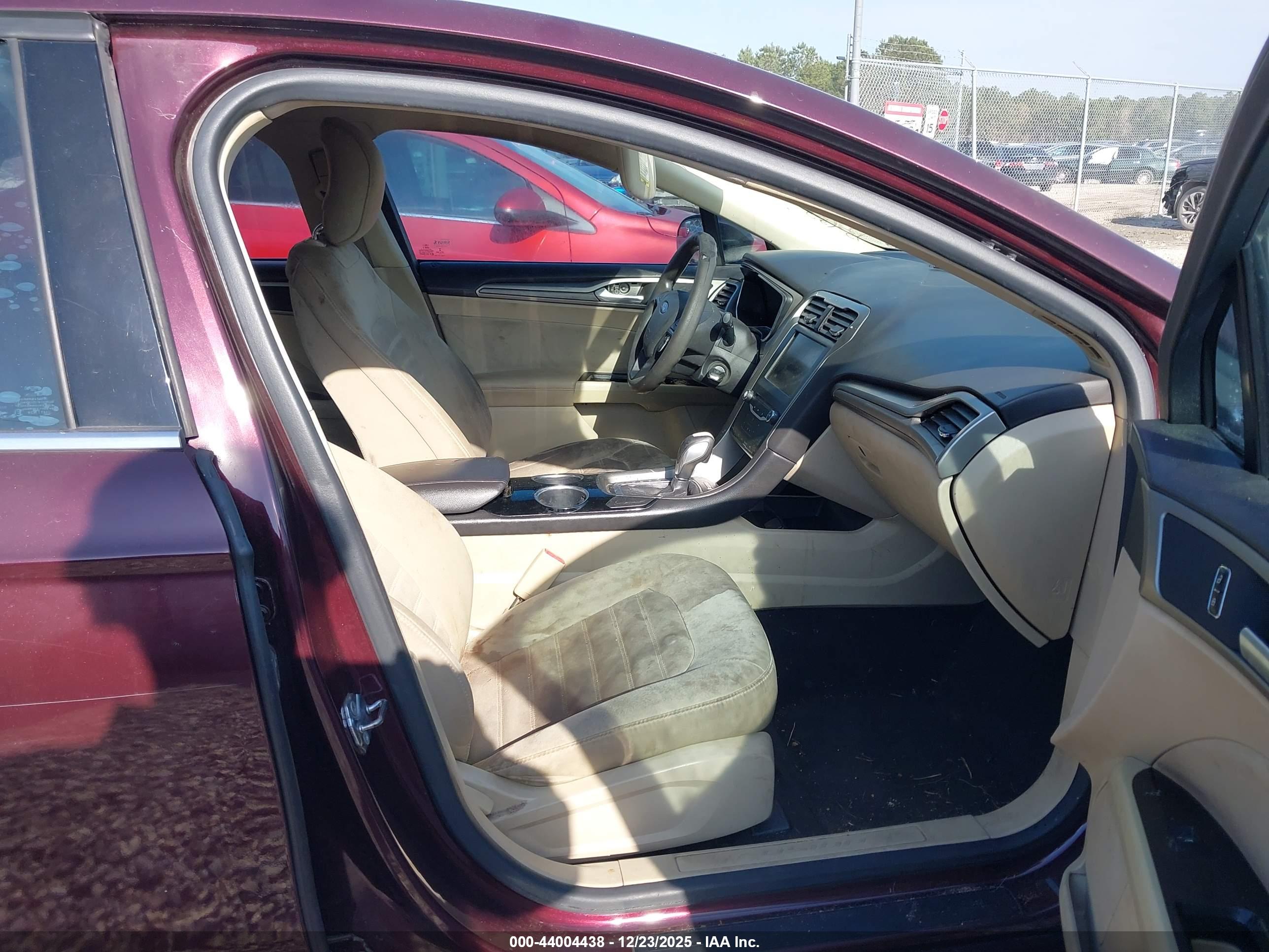FORD FUSION image 5