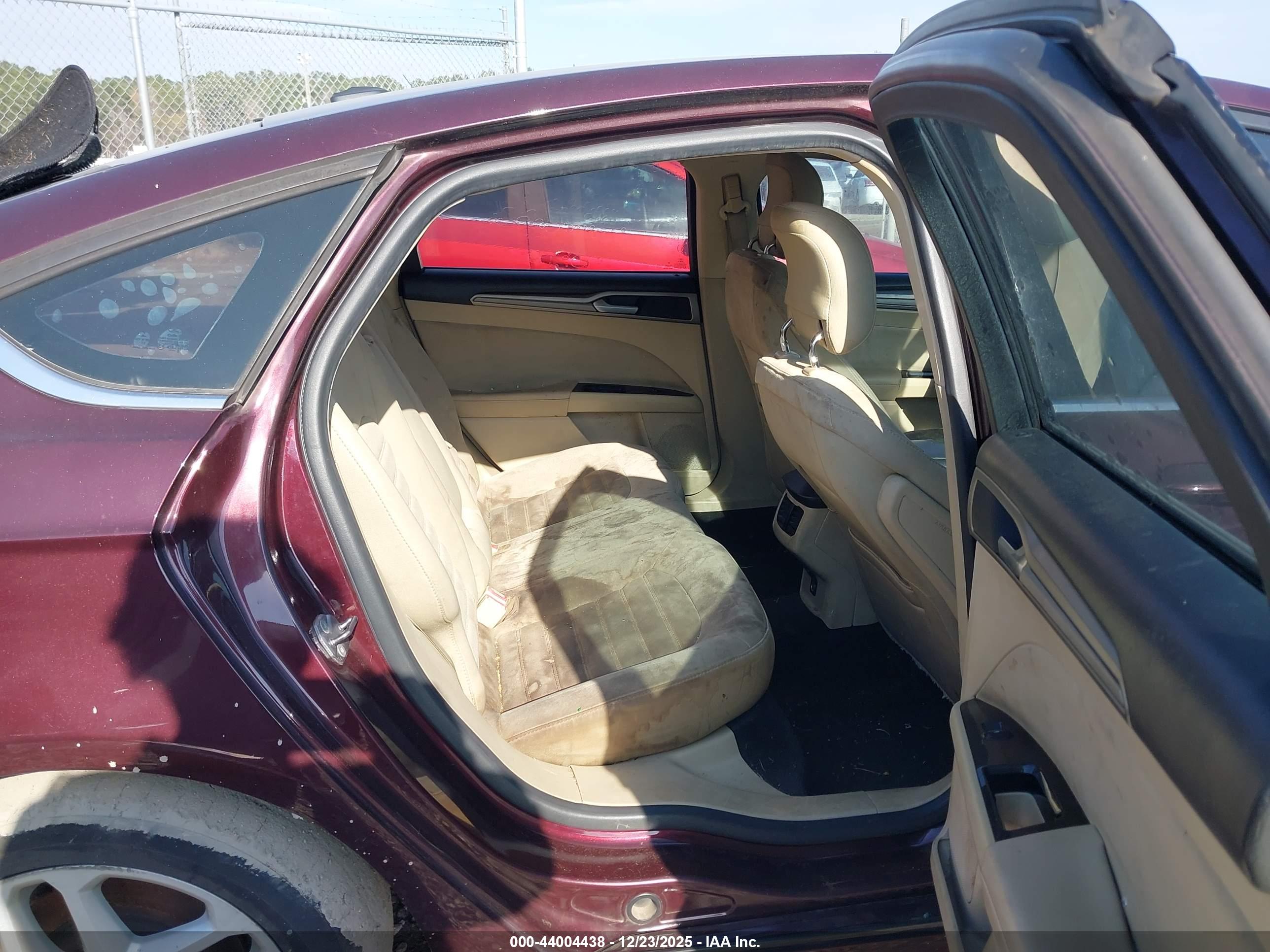 FORD FUSION image 8